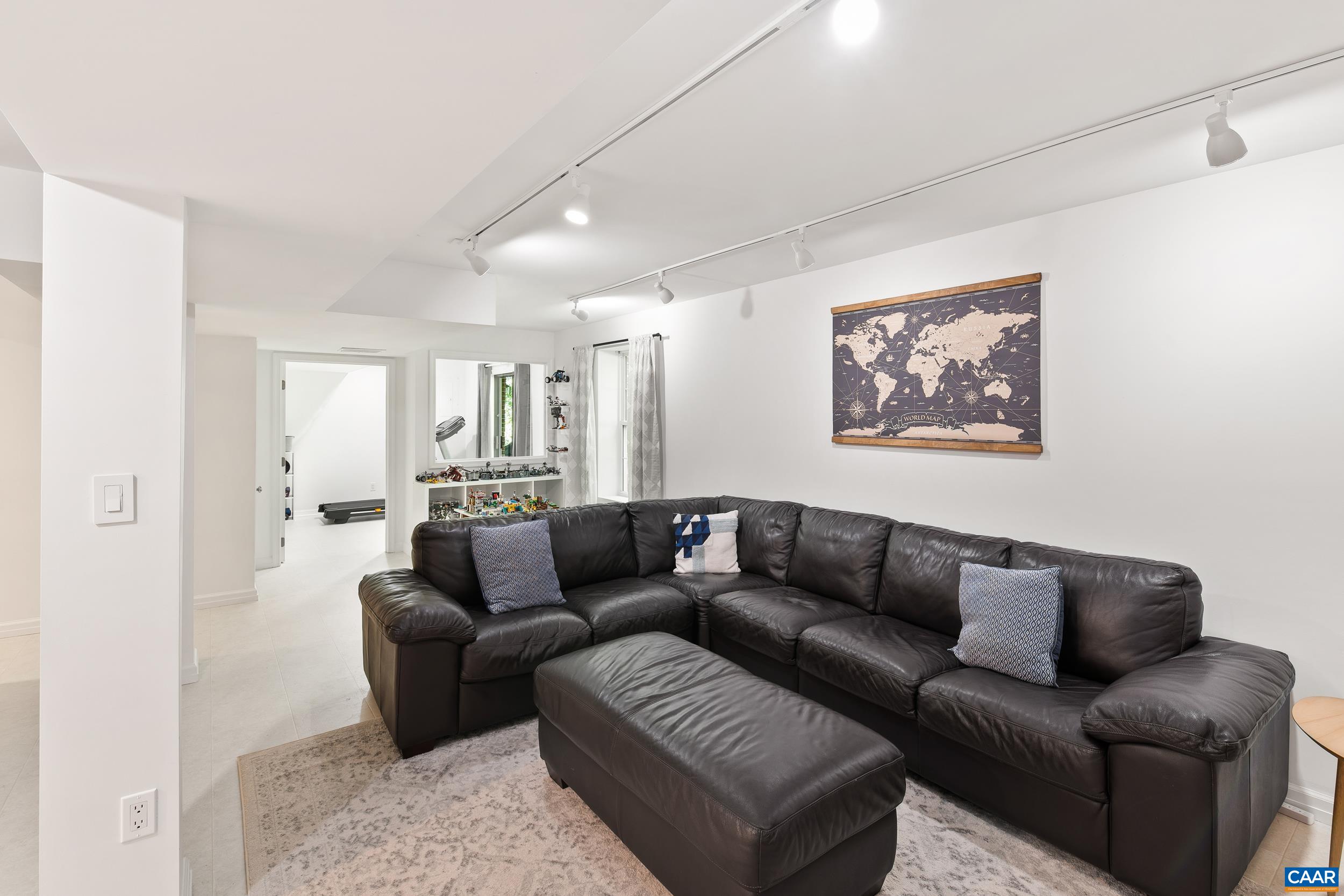 1174 RIVER OAKS LN