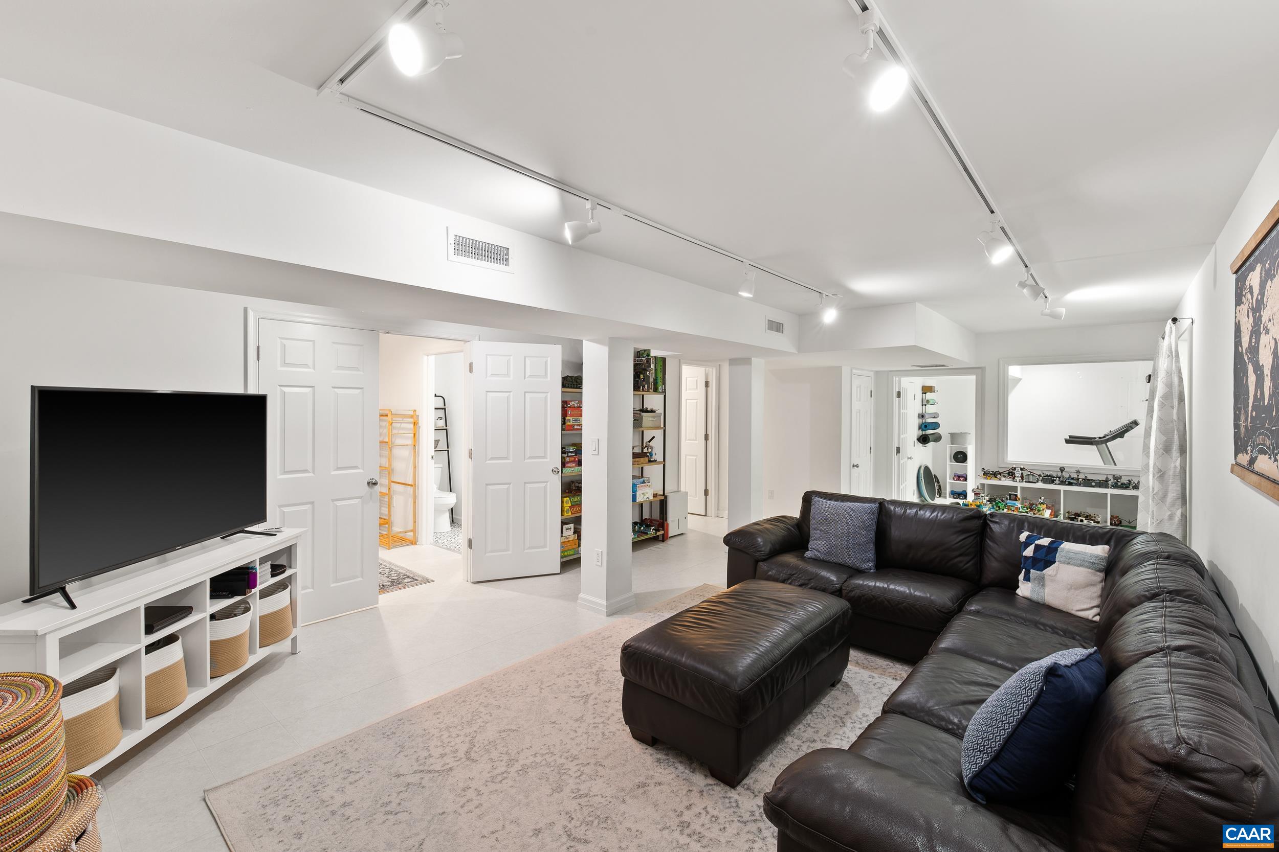 1174 RIVER OAKS LN
