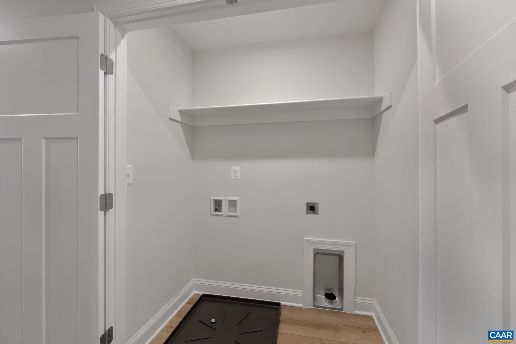 1308 LACONIA LN