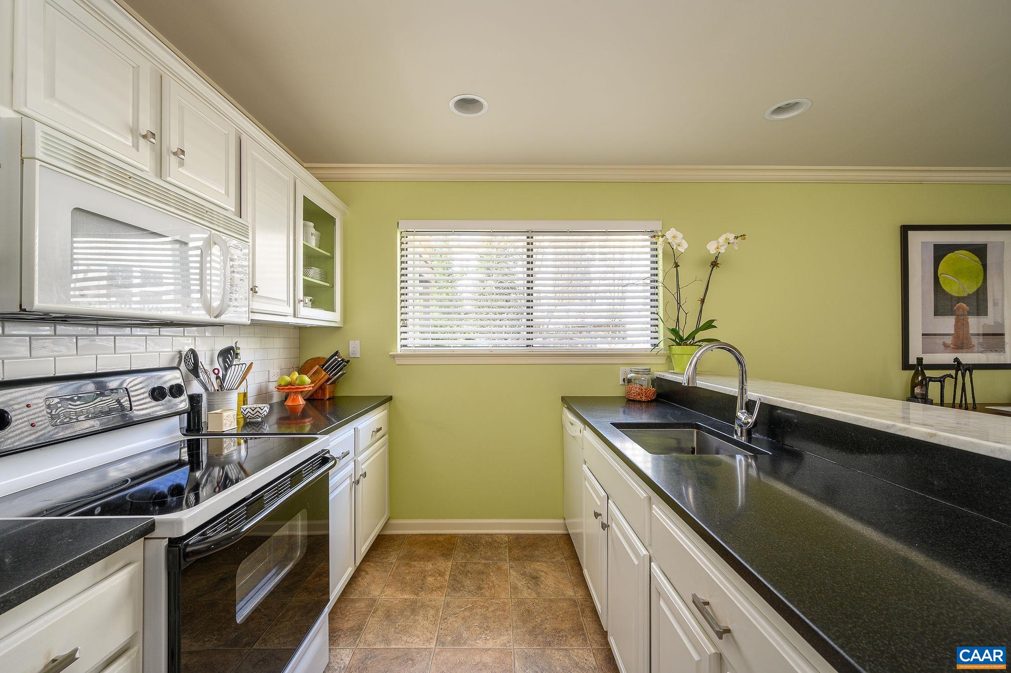 1204 CHATHAM RDG
