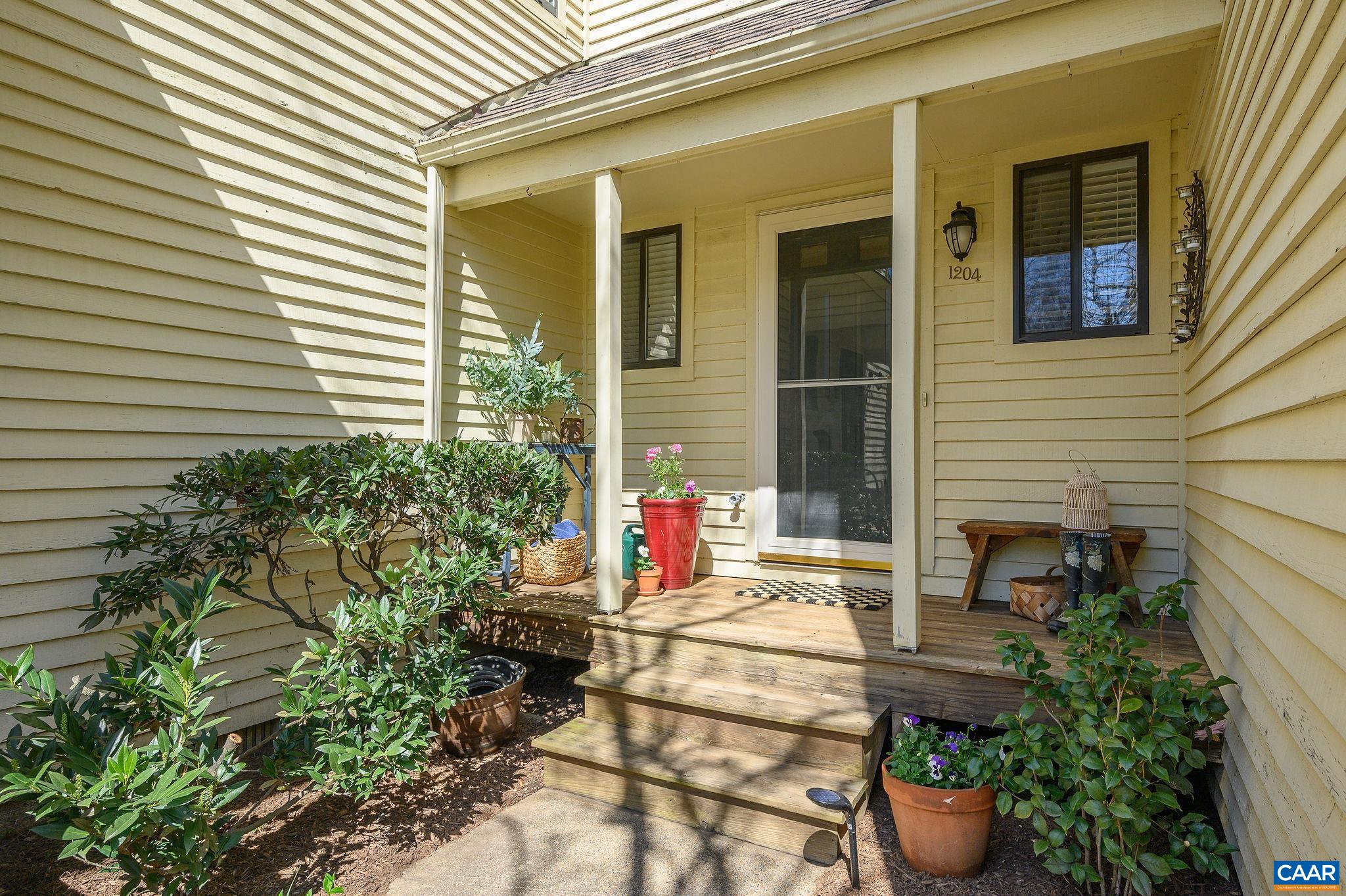 1204 CHATHAM RDG