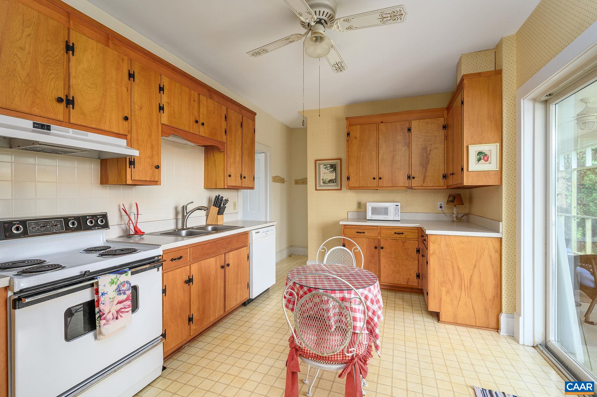 287 E MAIN ST