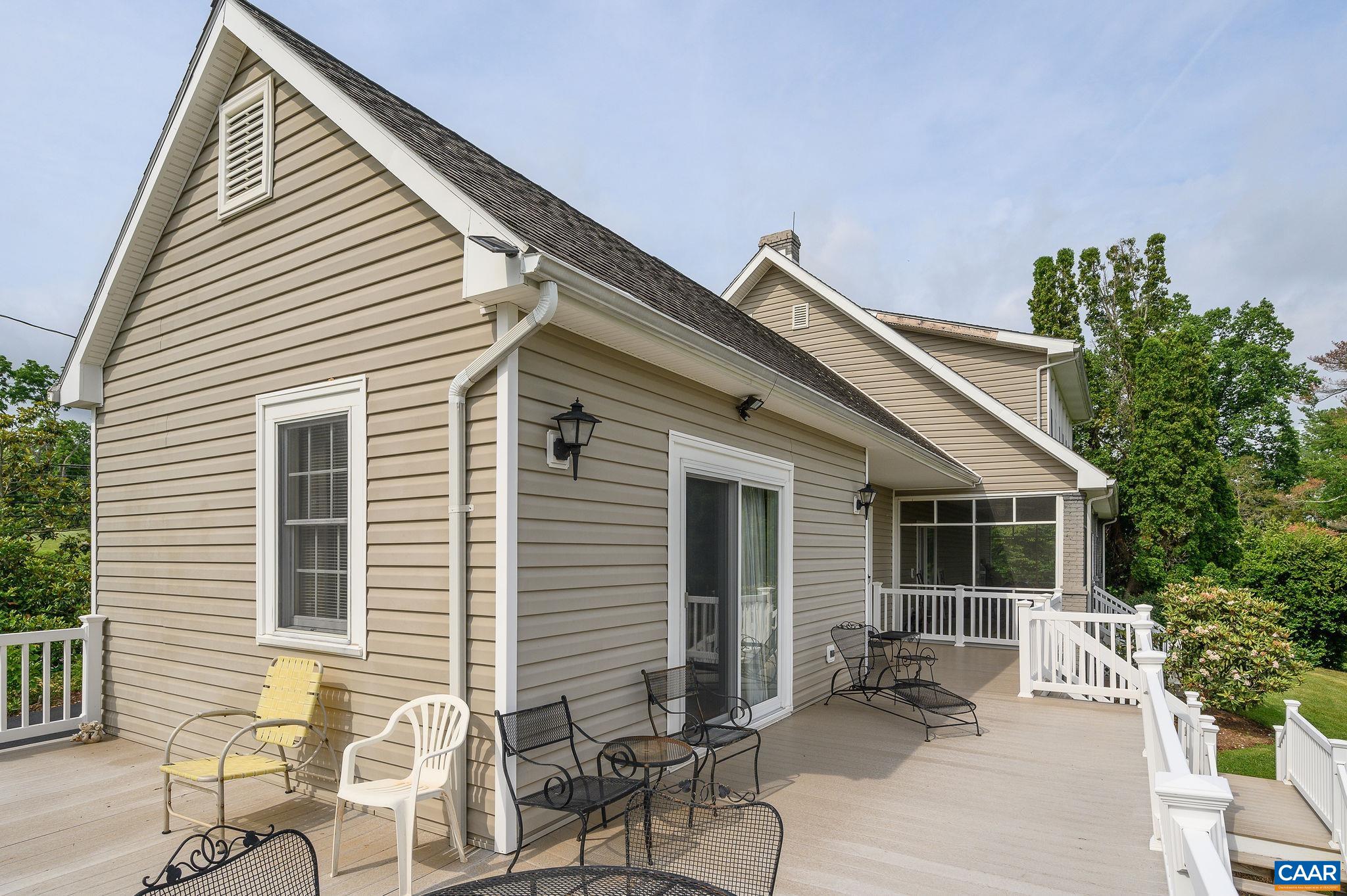 287 E MAIN ST