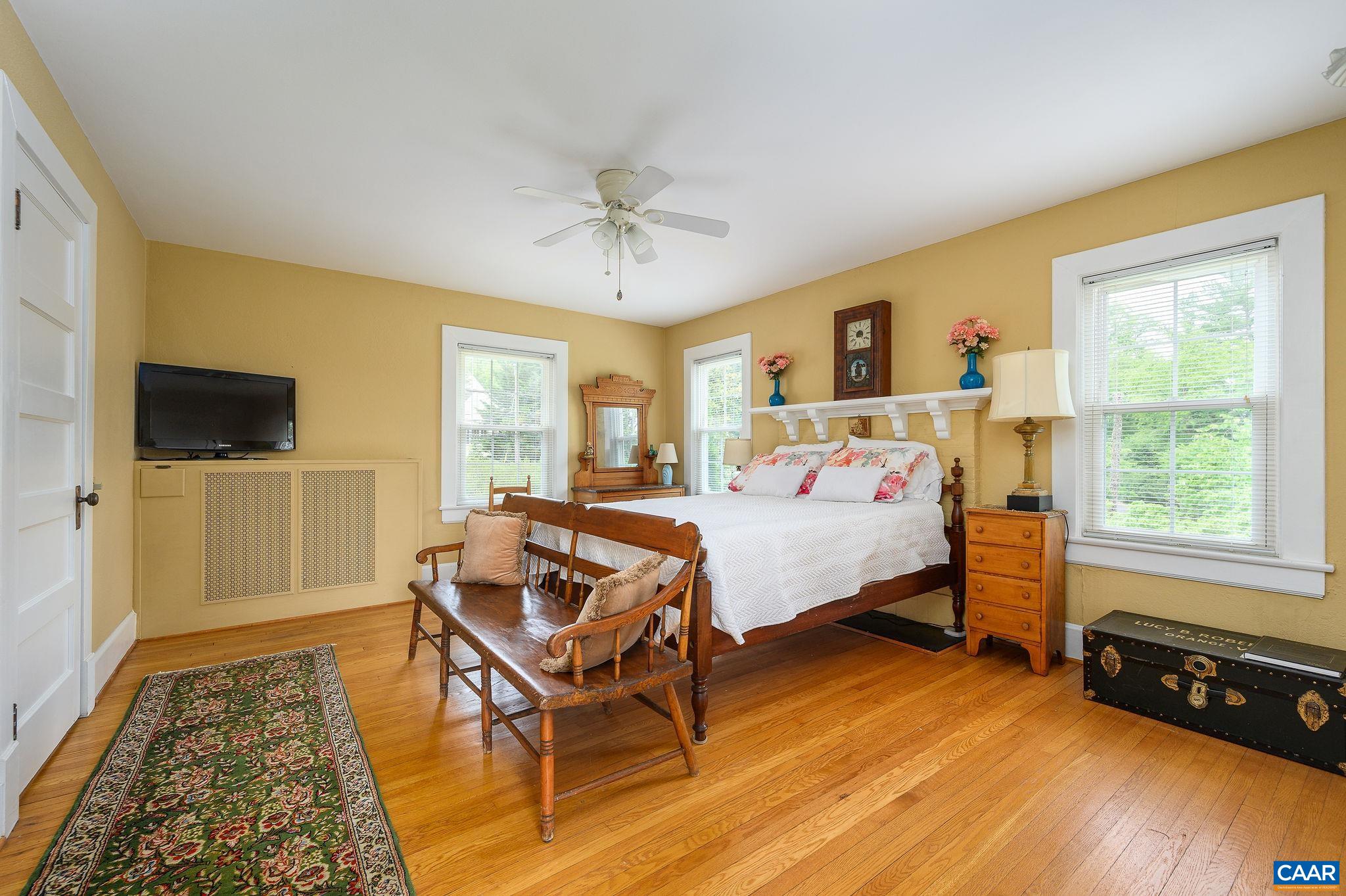 287 E MAIN ST