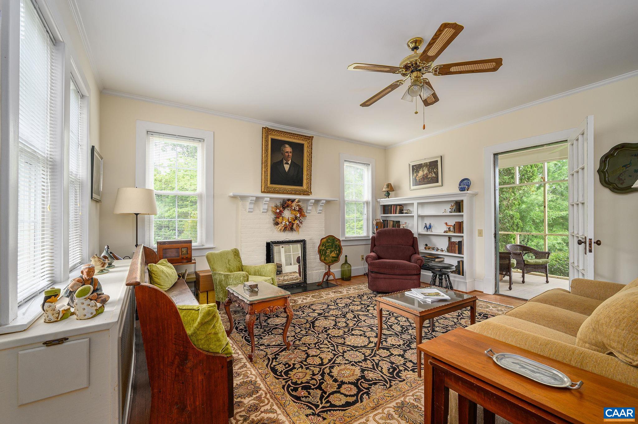 287 E MAIN ST