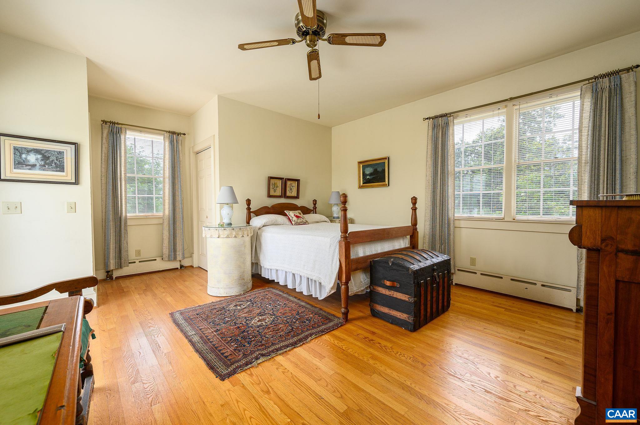 287 E MAIN ST
