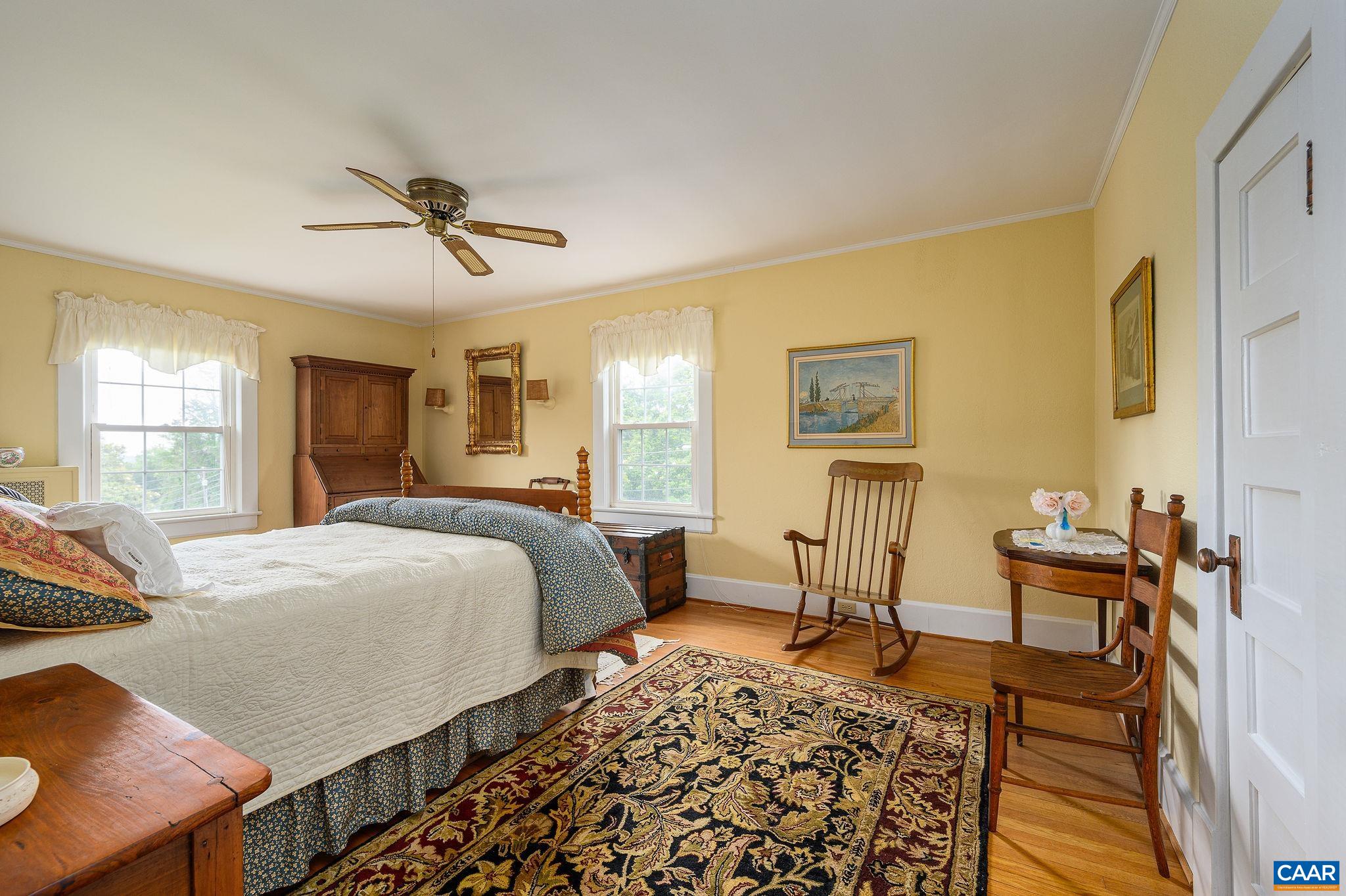 287 E MAIN ST