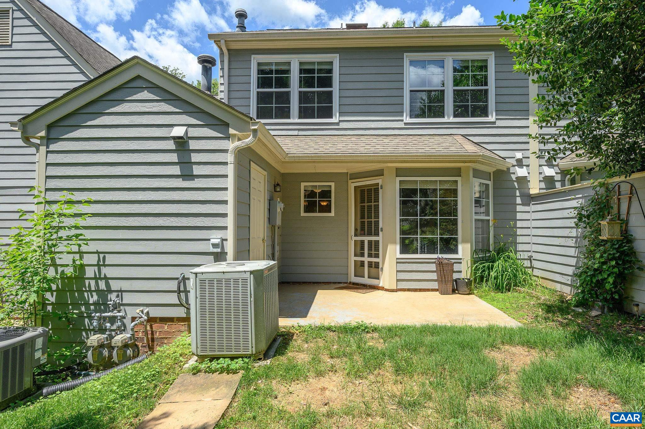 3263 GATEWAY CIR