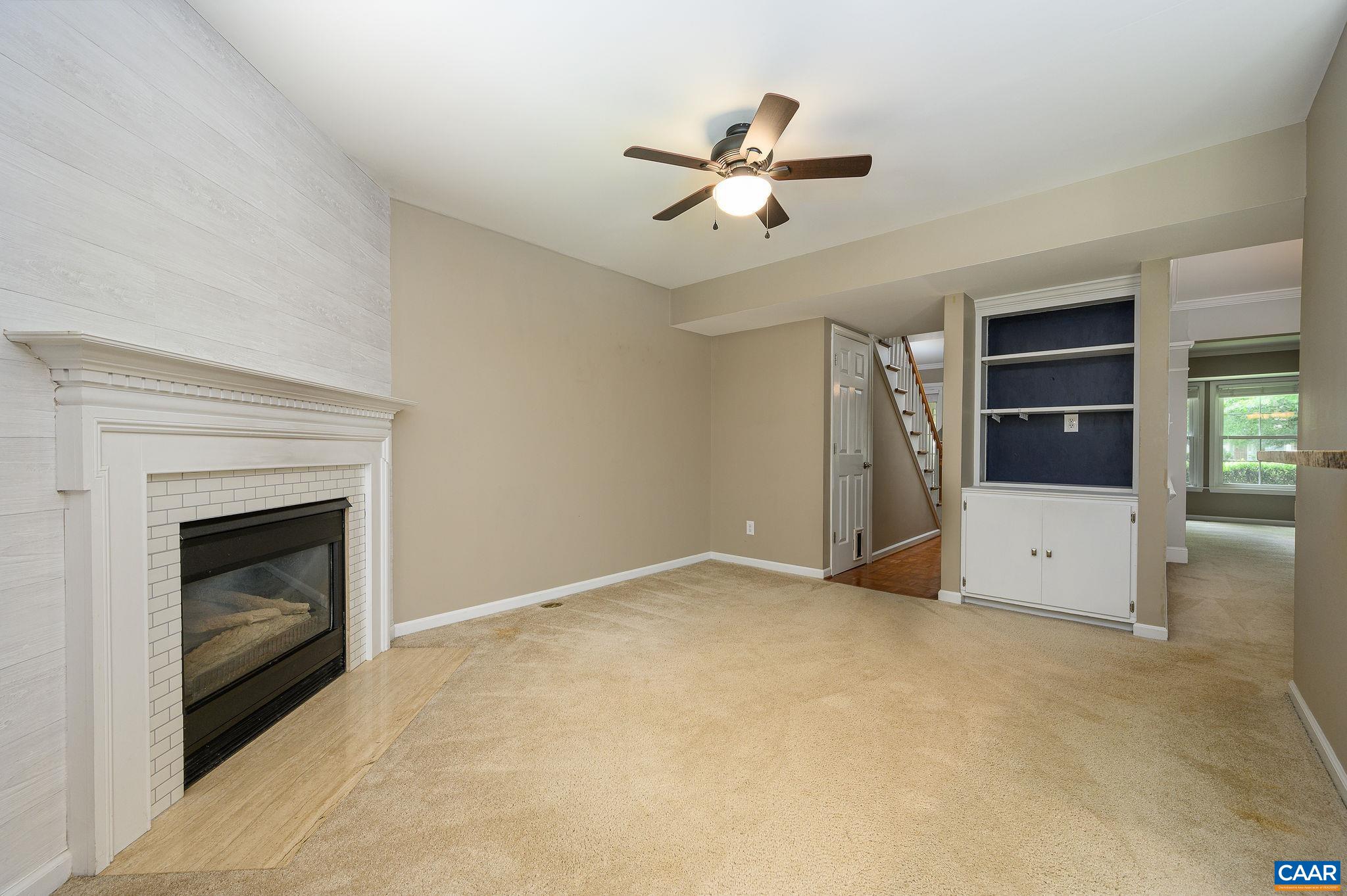 3263 GATEWAY CIR
