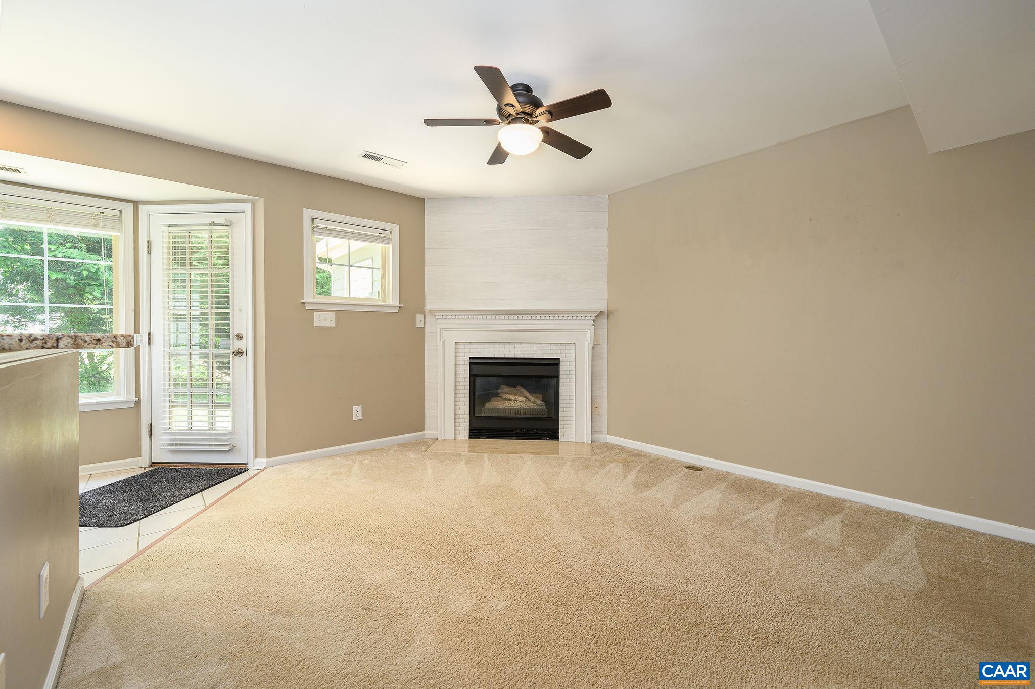 3263 GATEWAY CIR