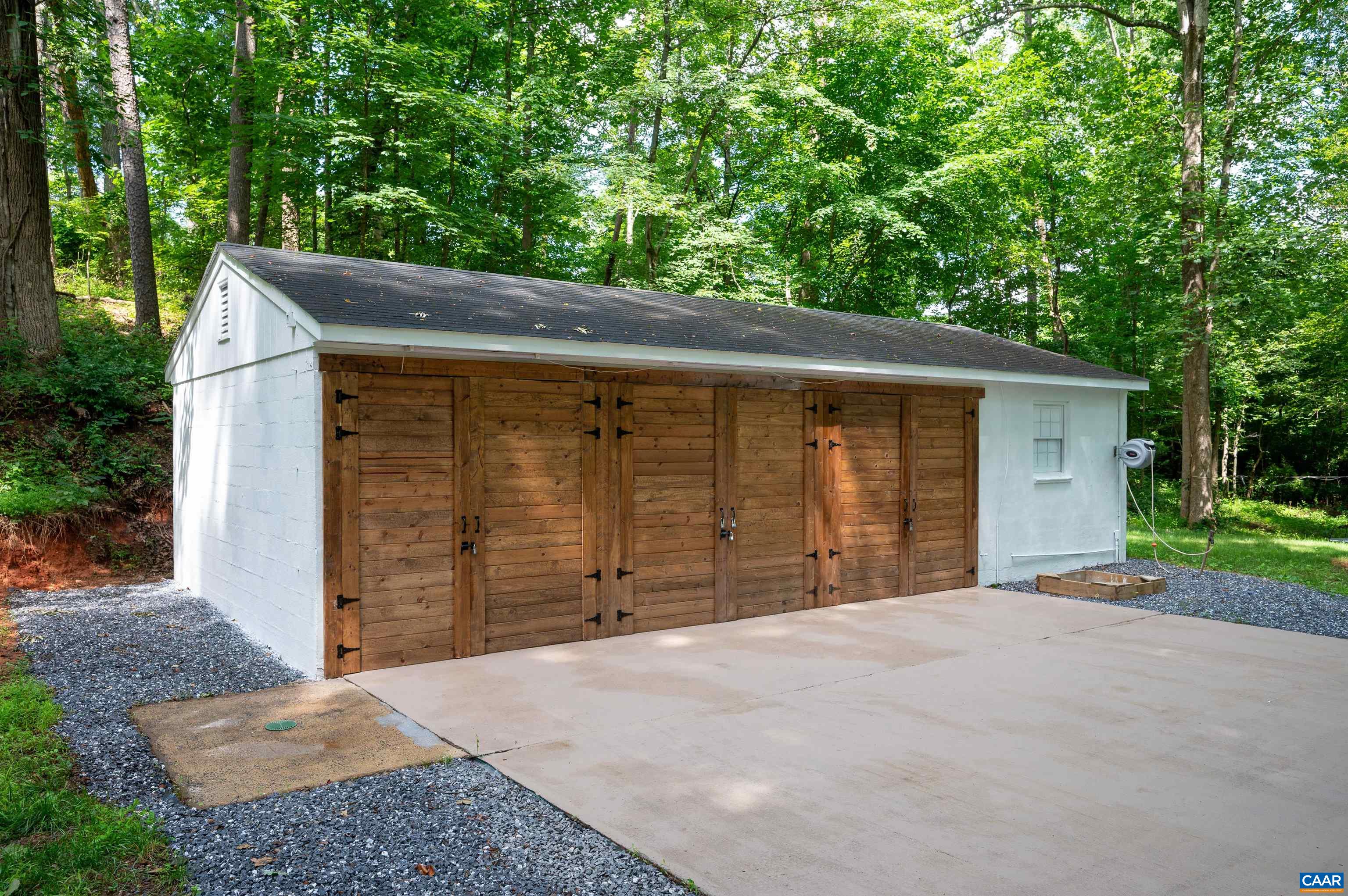 5523 ROCKFISH GAP TPKE