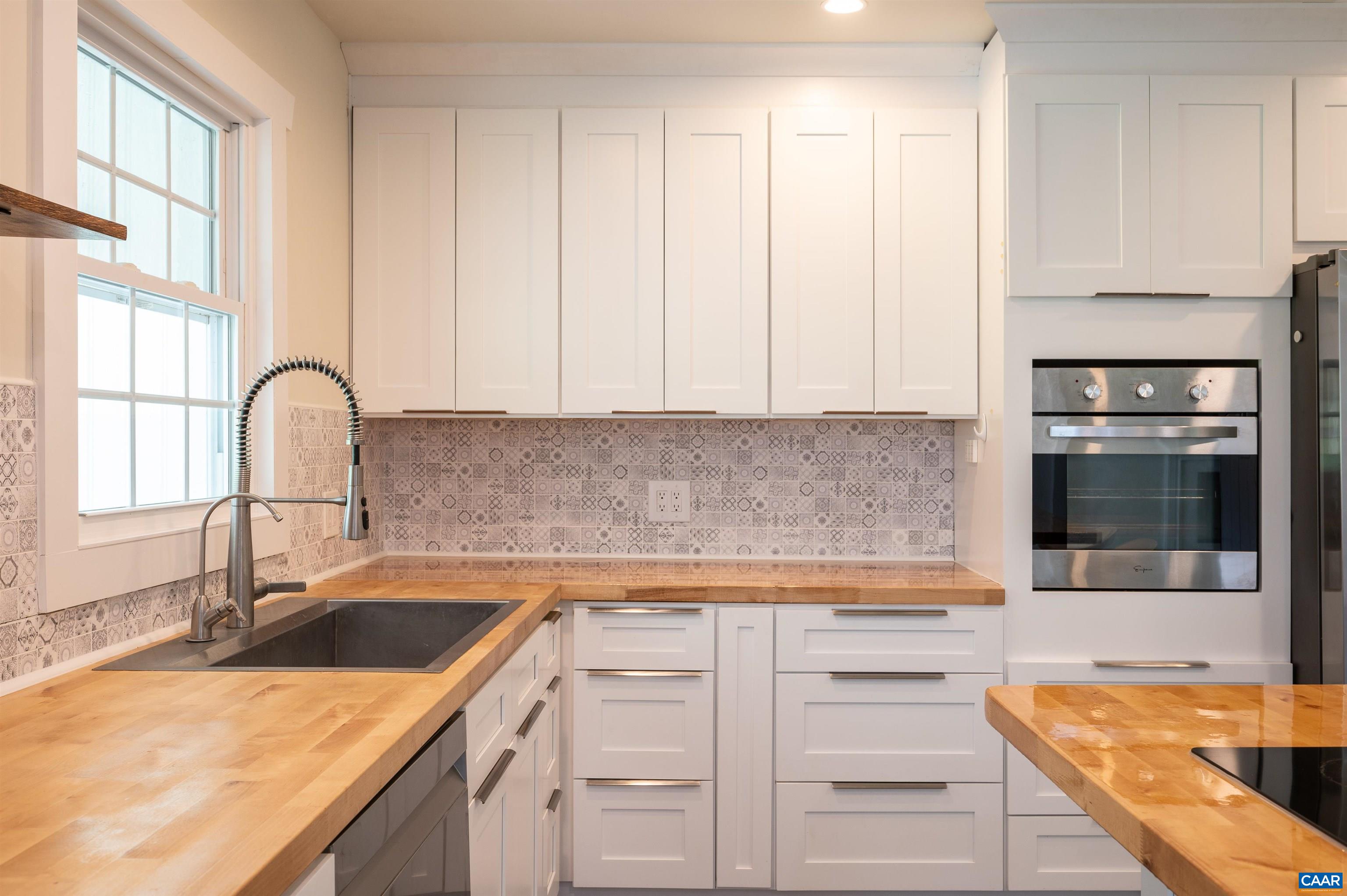 5523 ROCKFISH GAP TPKE