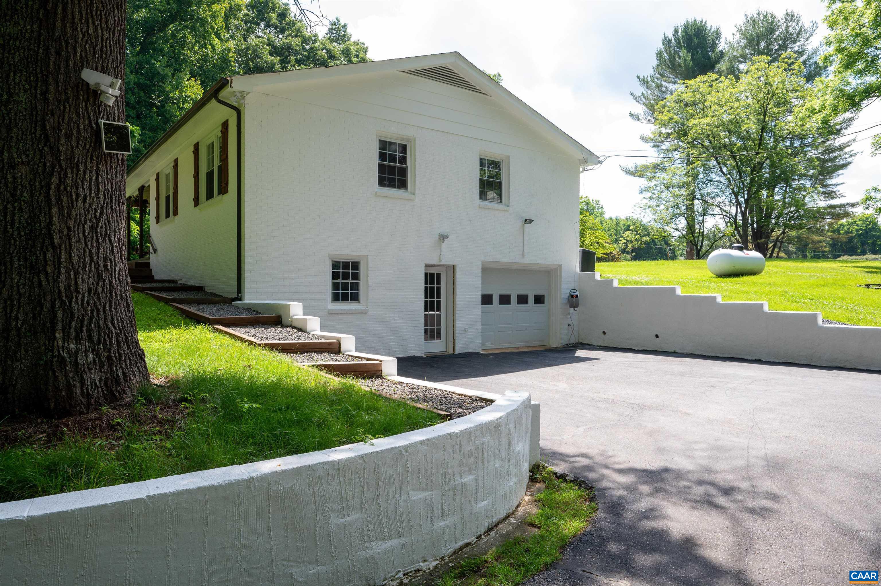 5523 ROCKFISH GAP TPKE