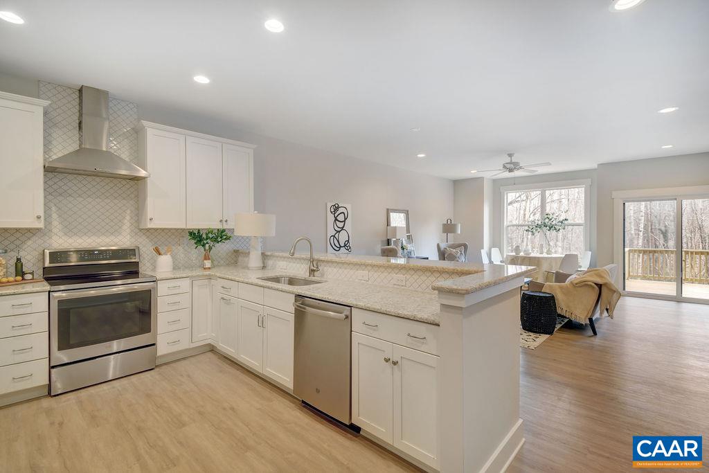 121 BLITHE CT