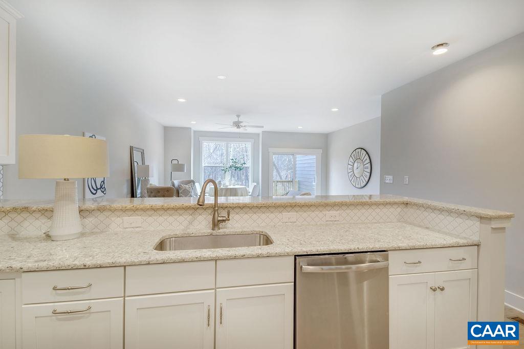 121 BLITHE CT