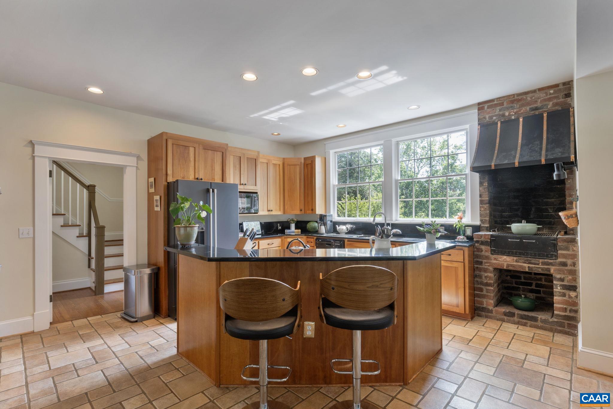 485 MARTHAS WAY