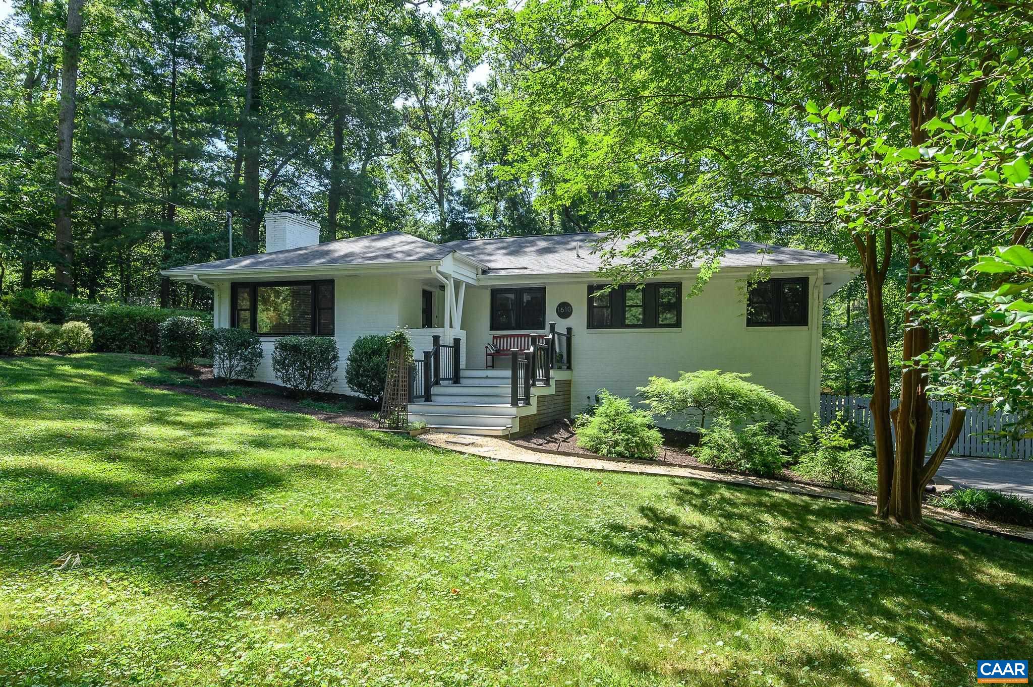 1610 YORKTOWN DR
