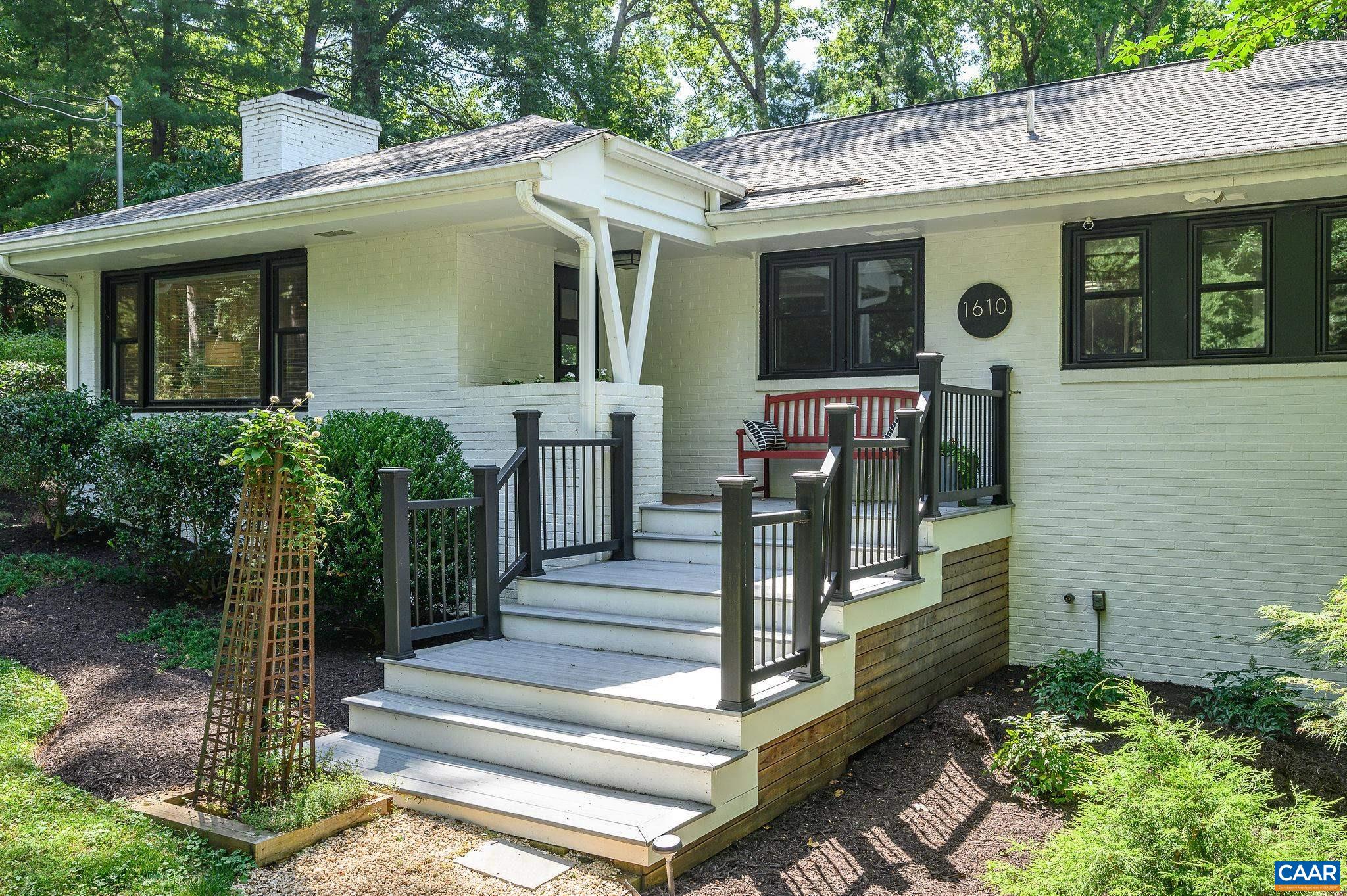 1610 YORKTOWN DR