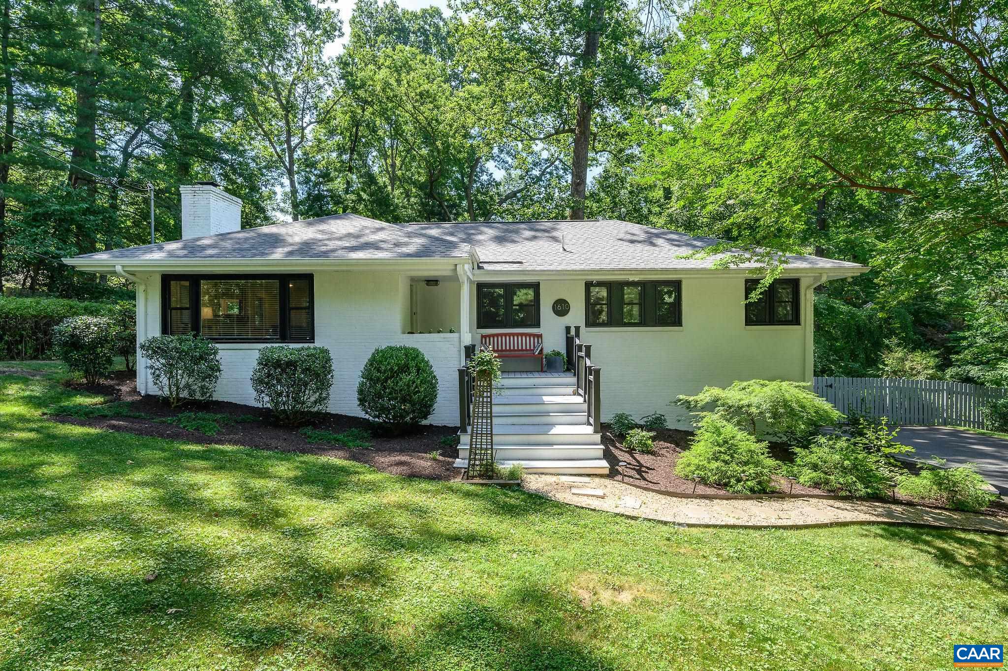 1610 YORKTOWN DR