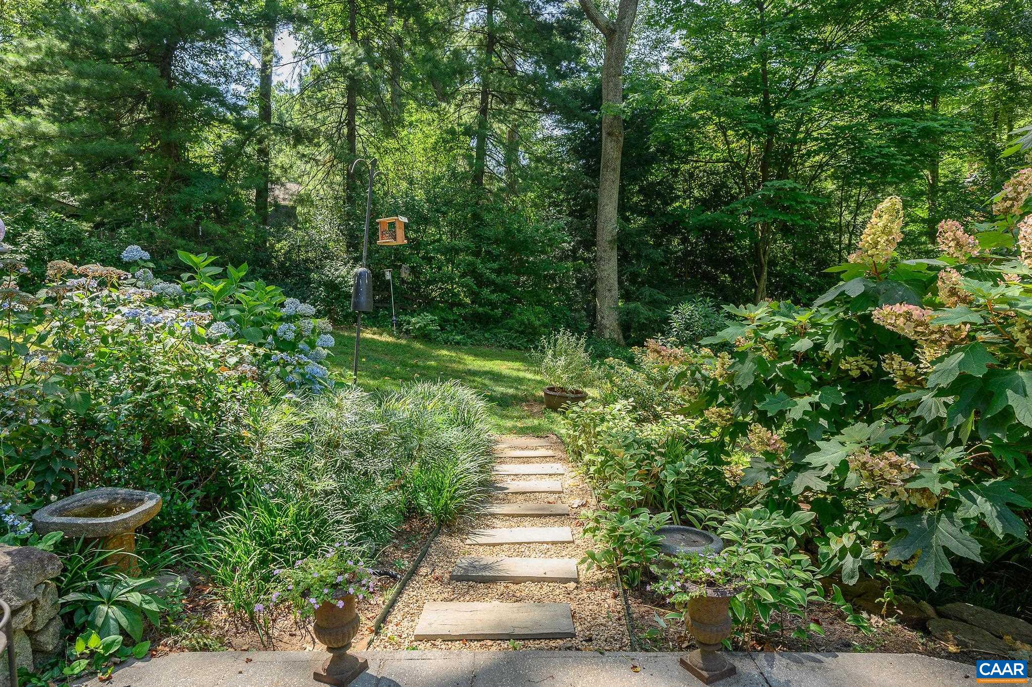 1610 YORKTOWN DR