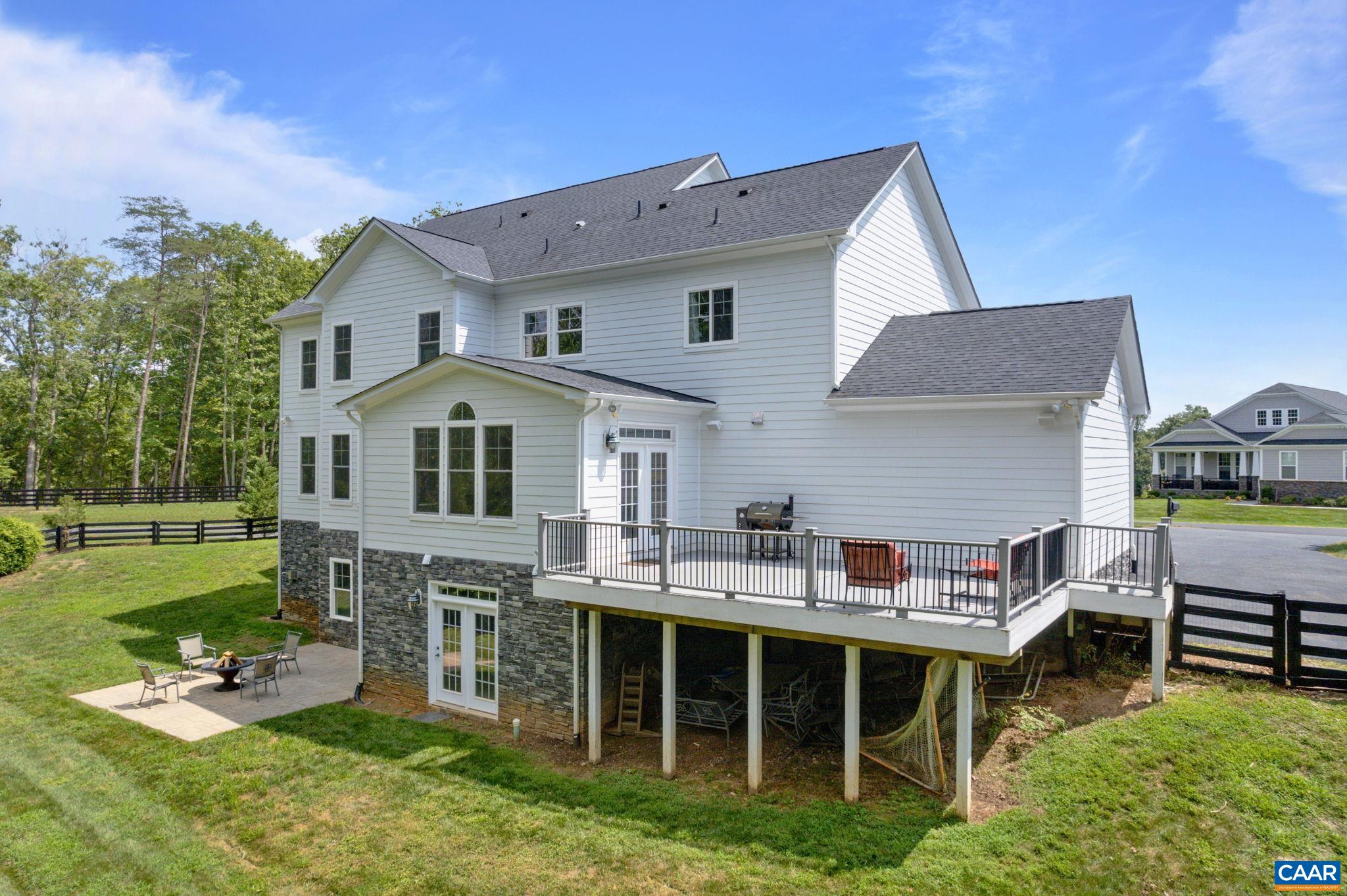2206 Waterside Wy