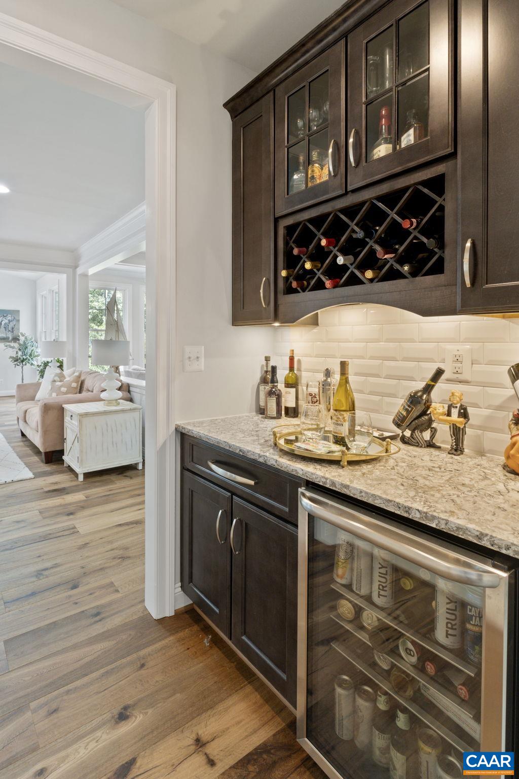2206 Waterside Wy