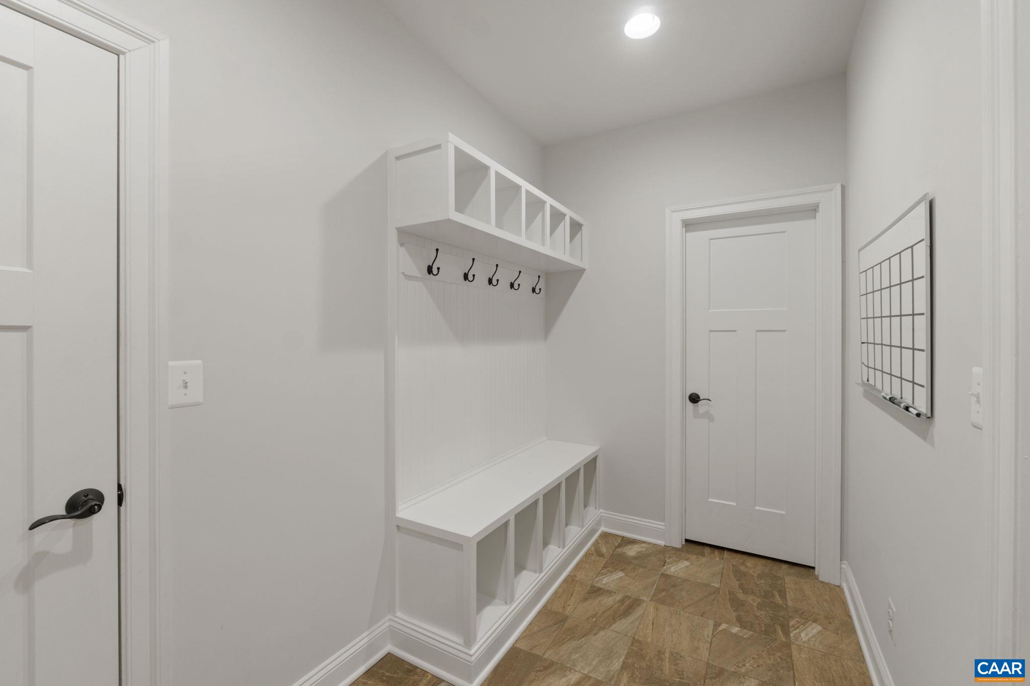 2206 Waterside Wy
