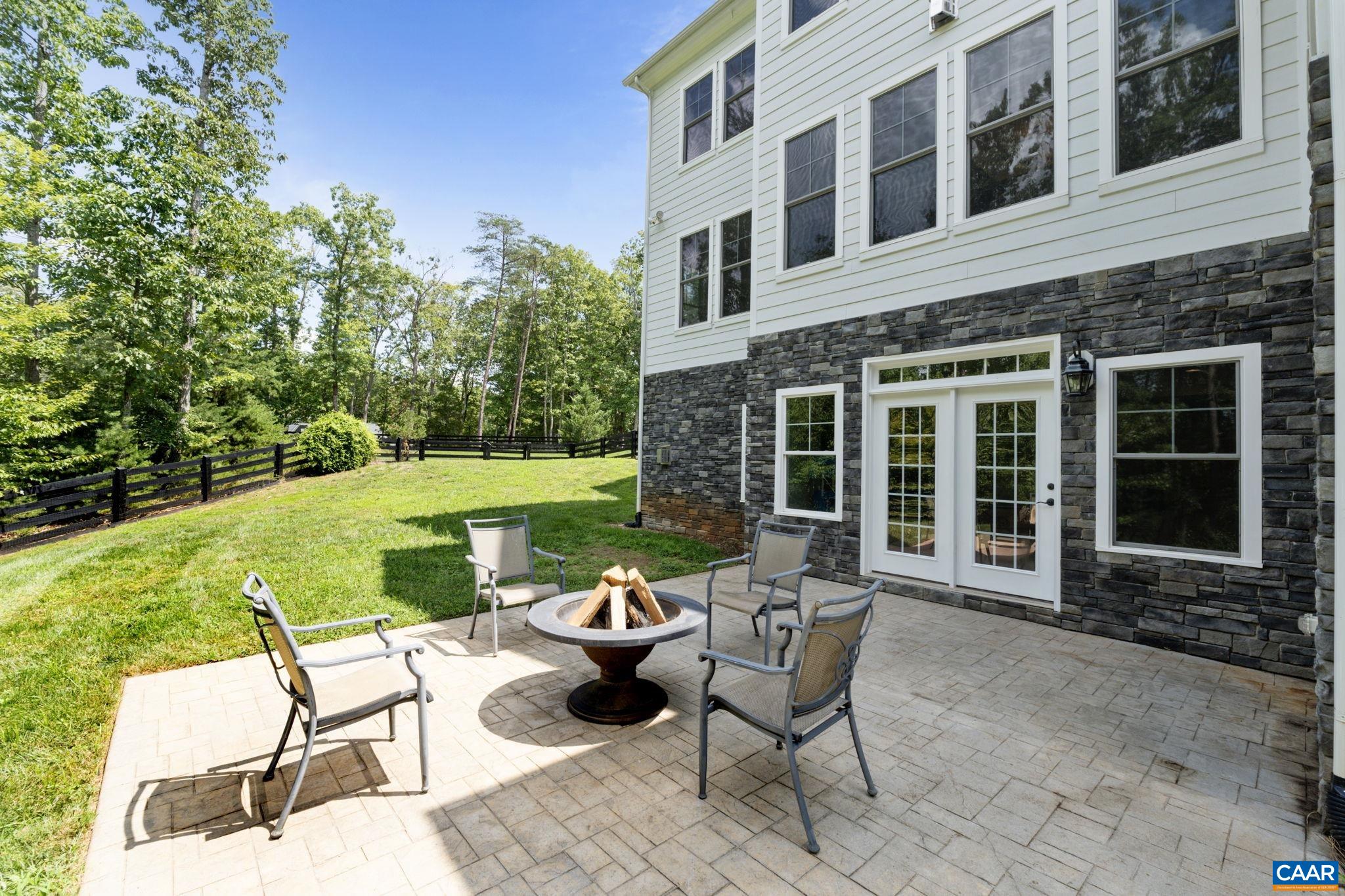 2206 Waterside Wy