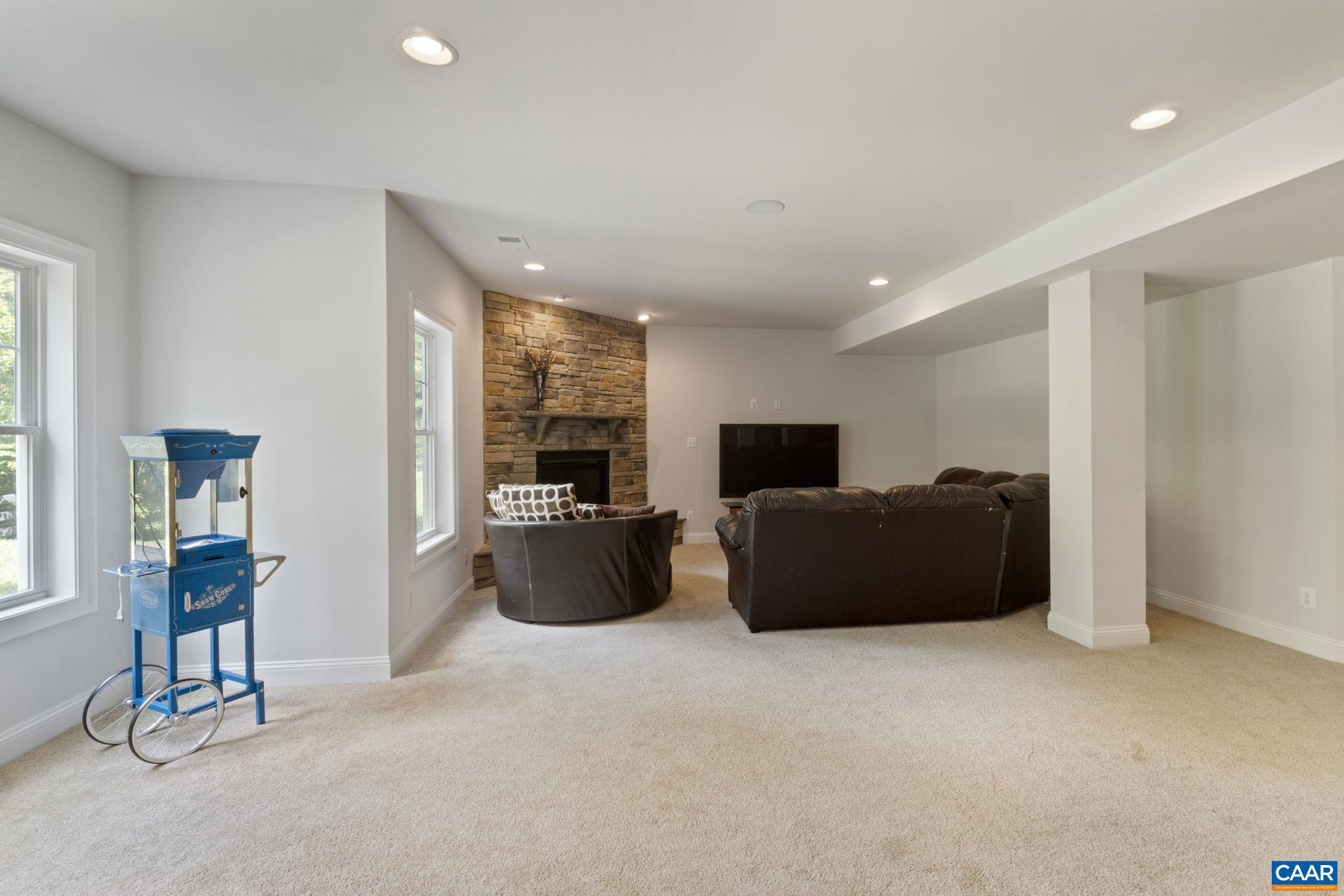 2206 Waterside Wy