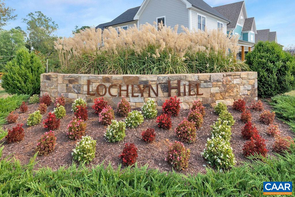 657 LOCHLYN HILL DR