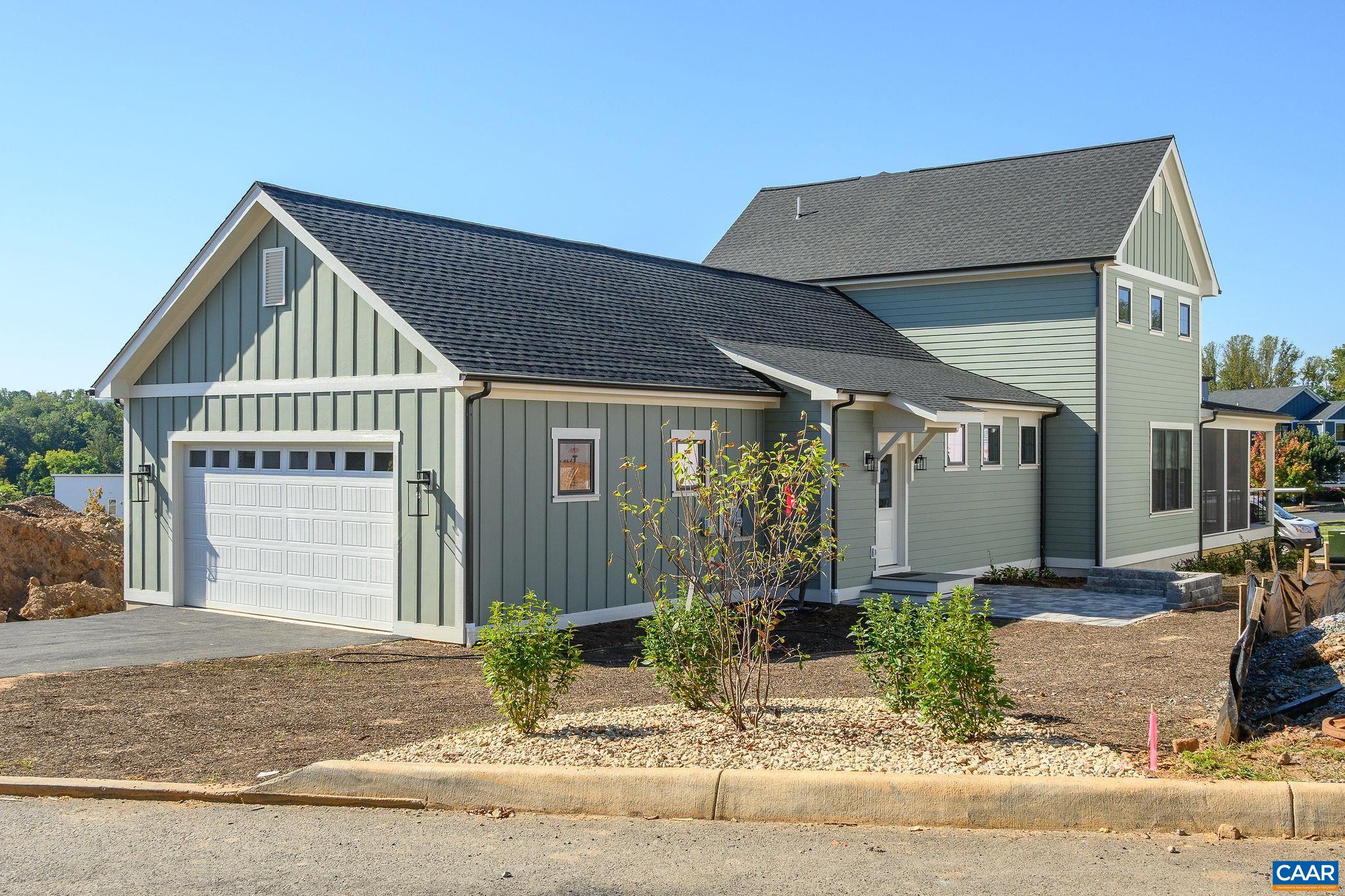 657 LOCHLYN HILL DR