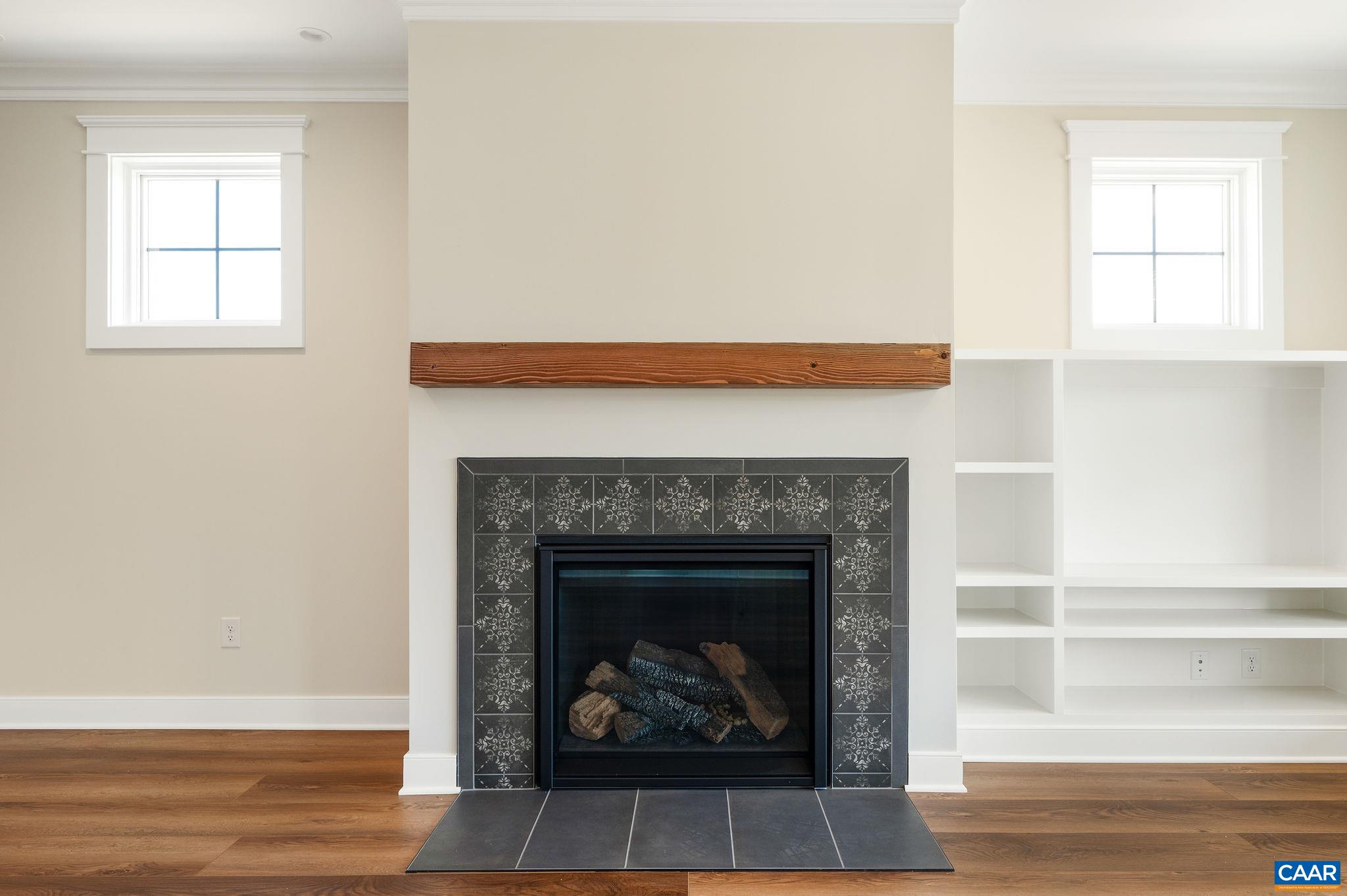 657 LOCHLYN HILL DR