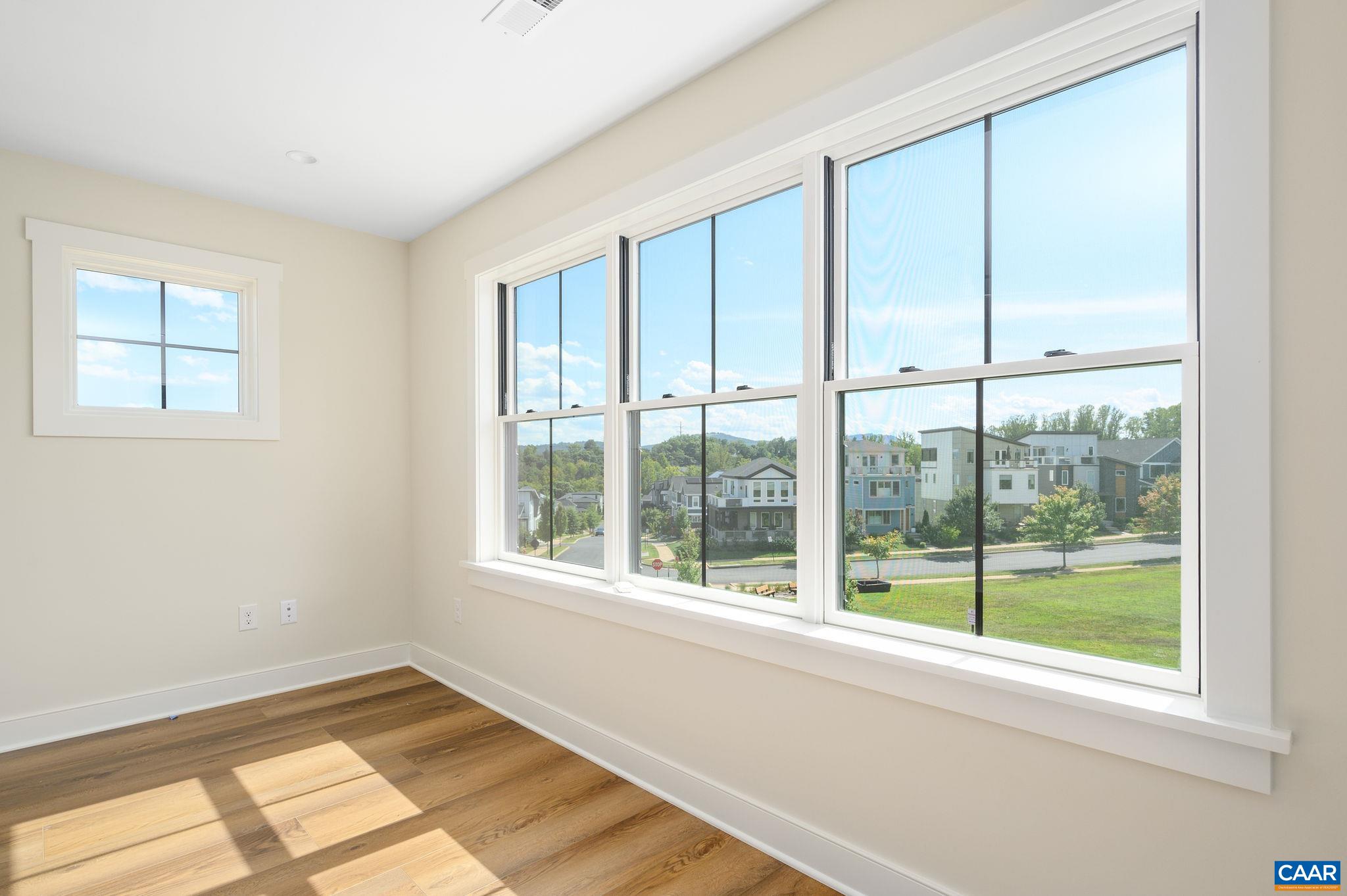 657 LOCHLYN HILL DR