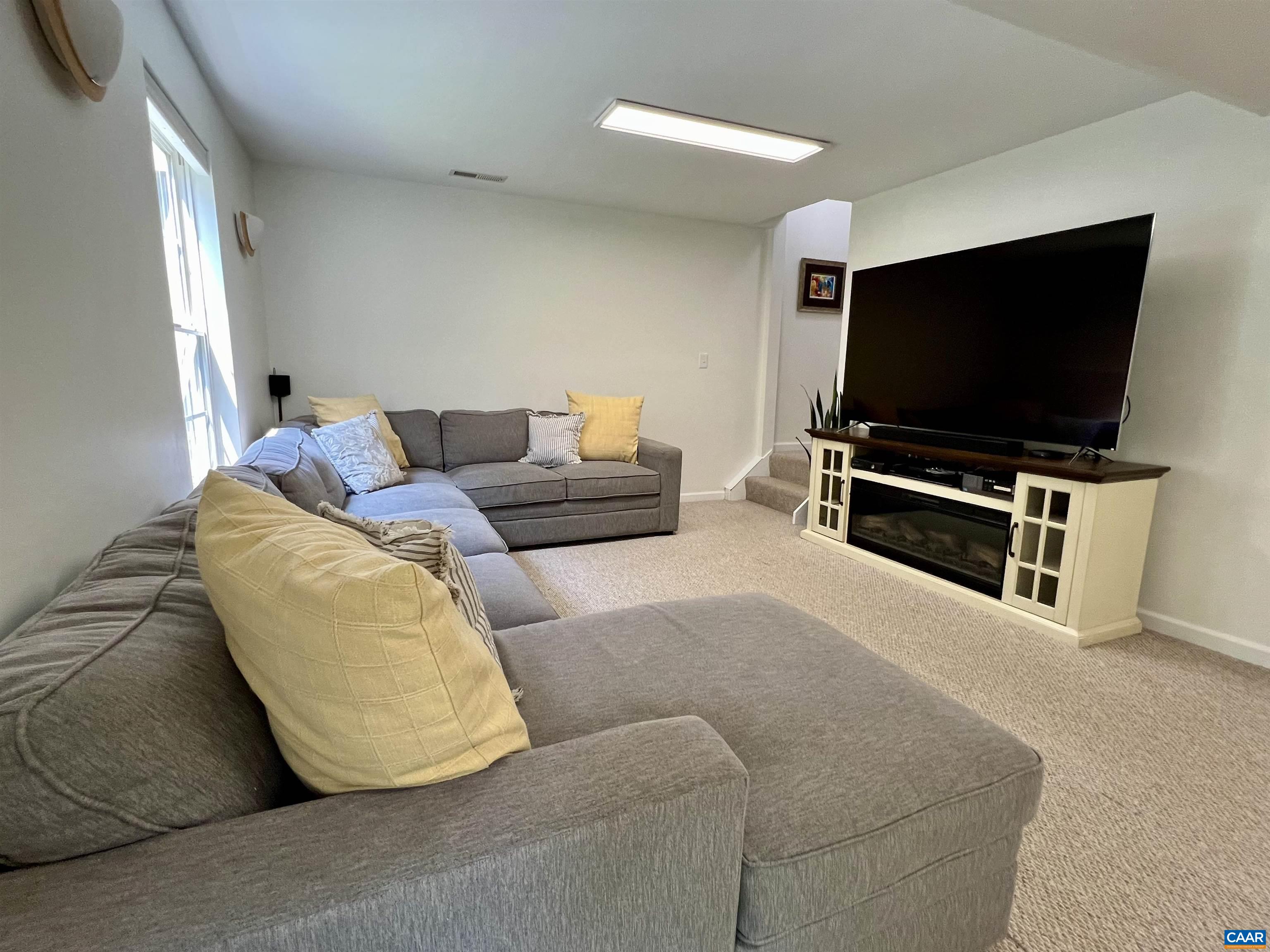 1055 TOWNE LN