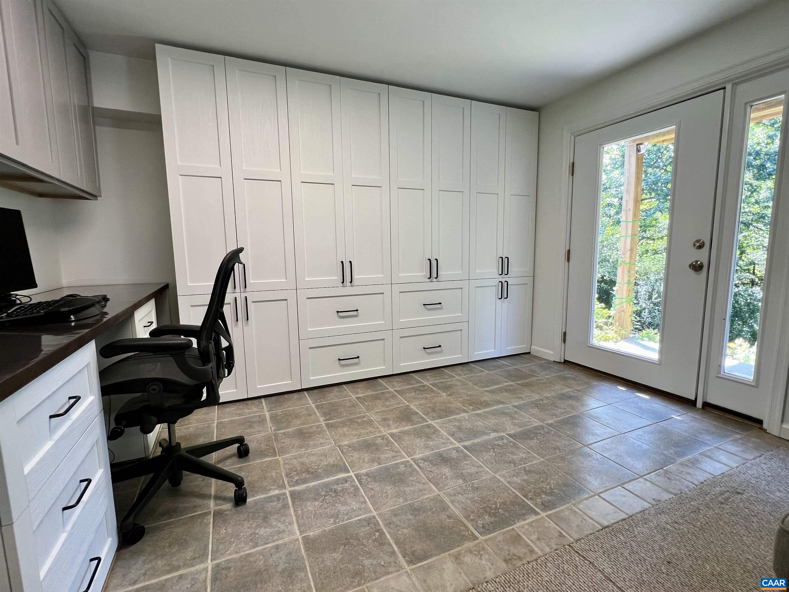 1055 TOWNE LN