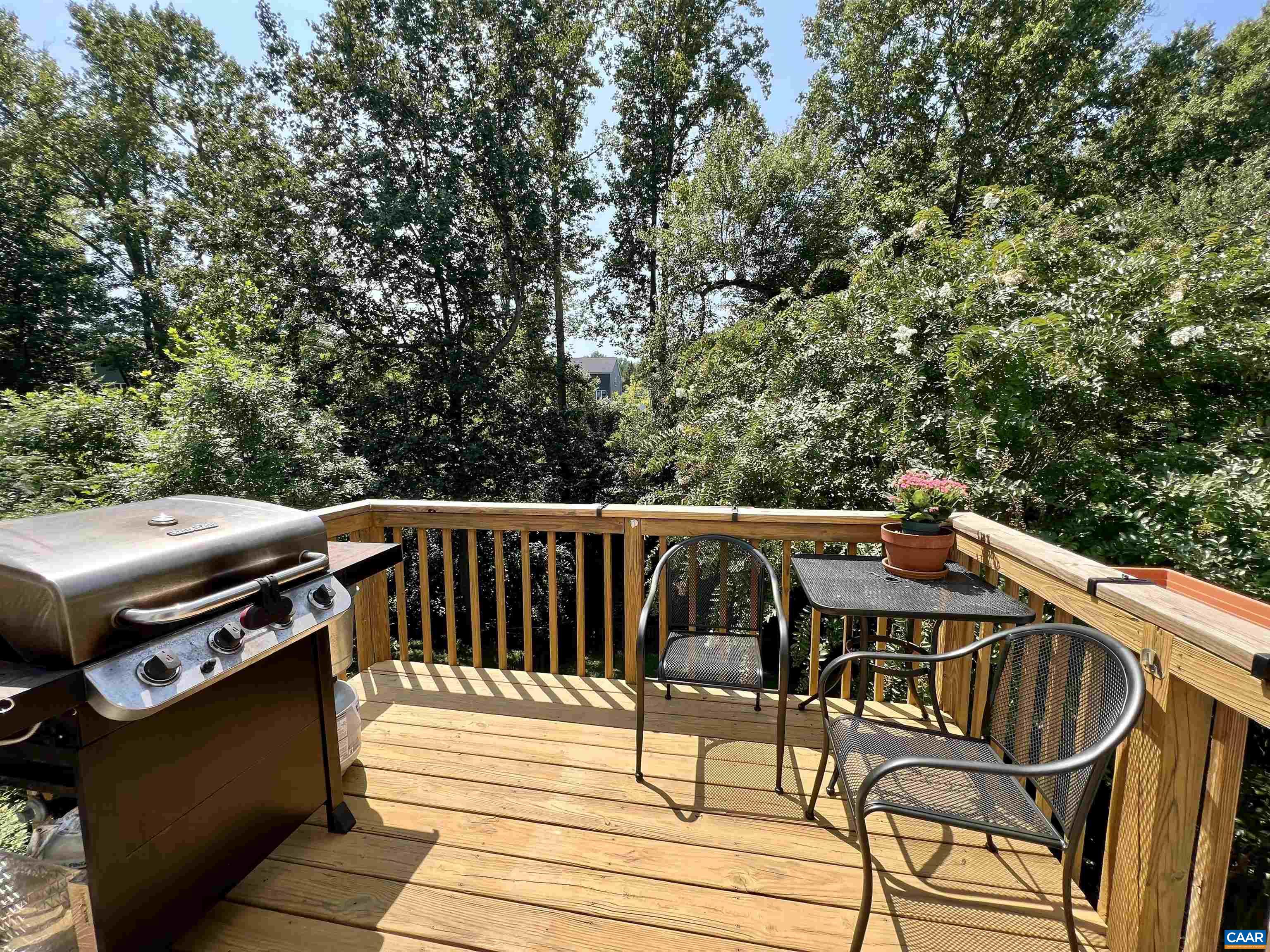 1055 TOWNE LN