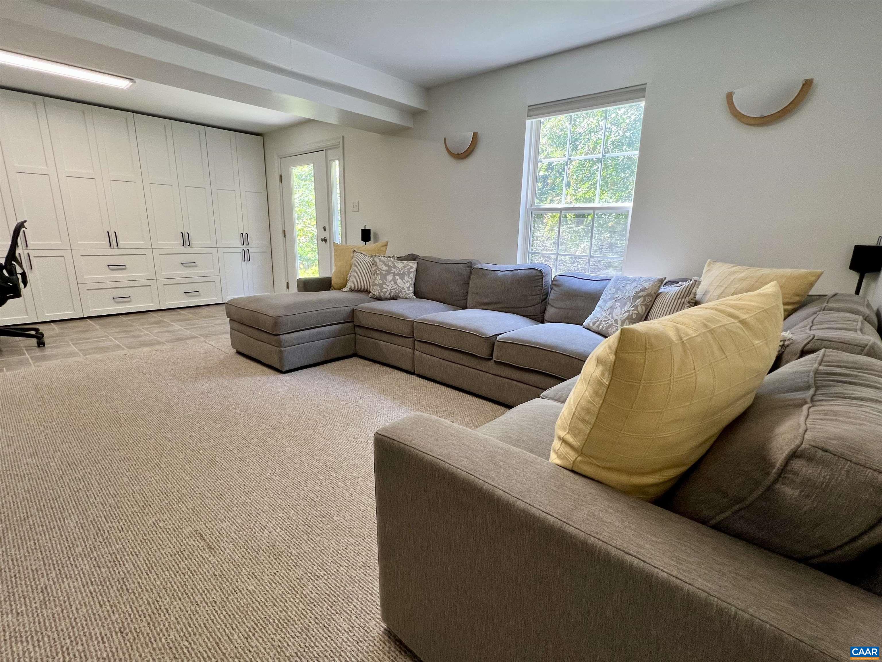 1055 TOWNE LN