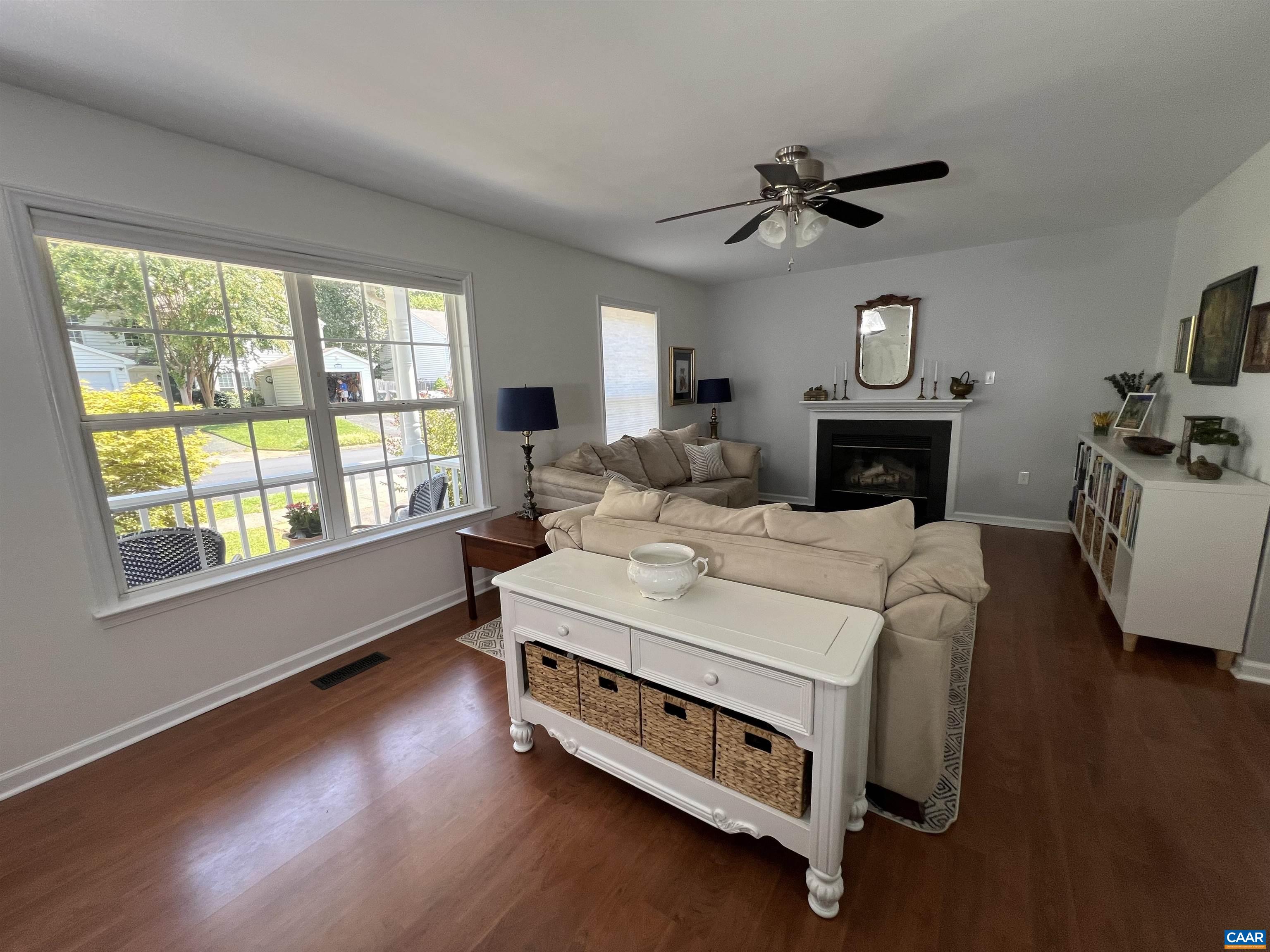 1055 TOWNE LN