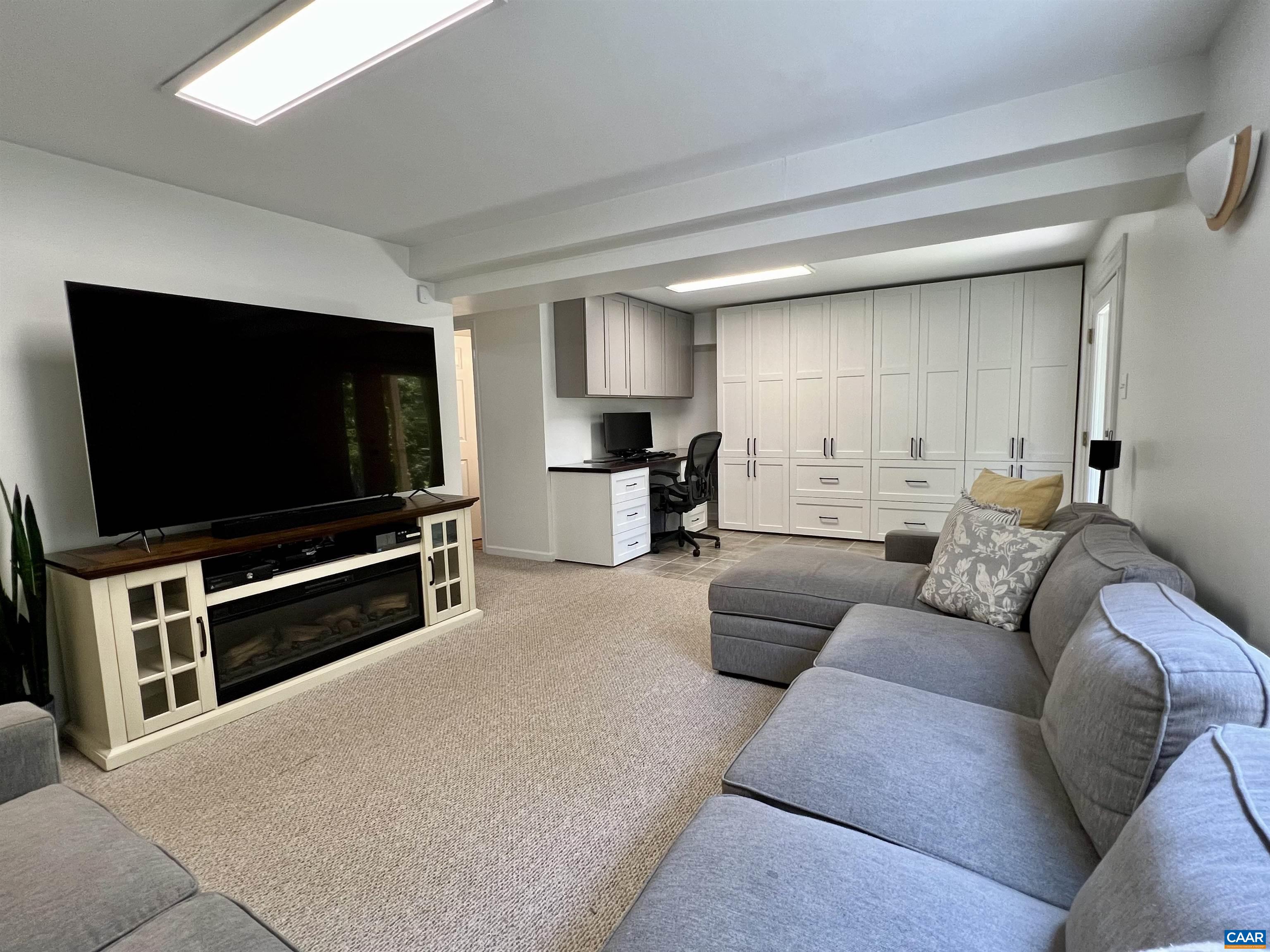 1055 TOWNE LN