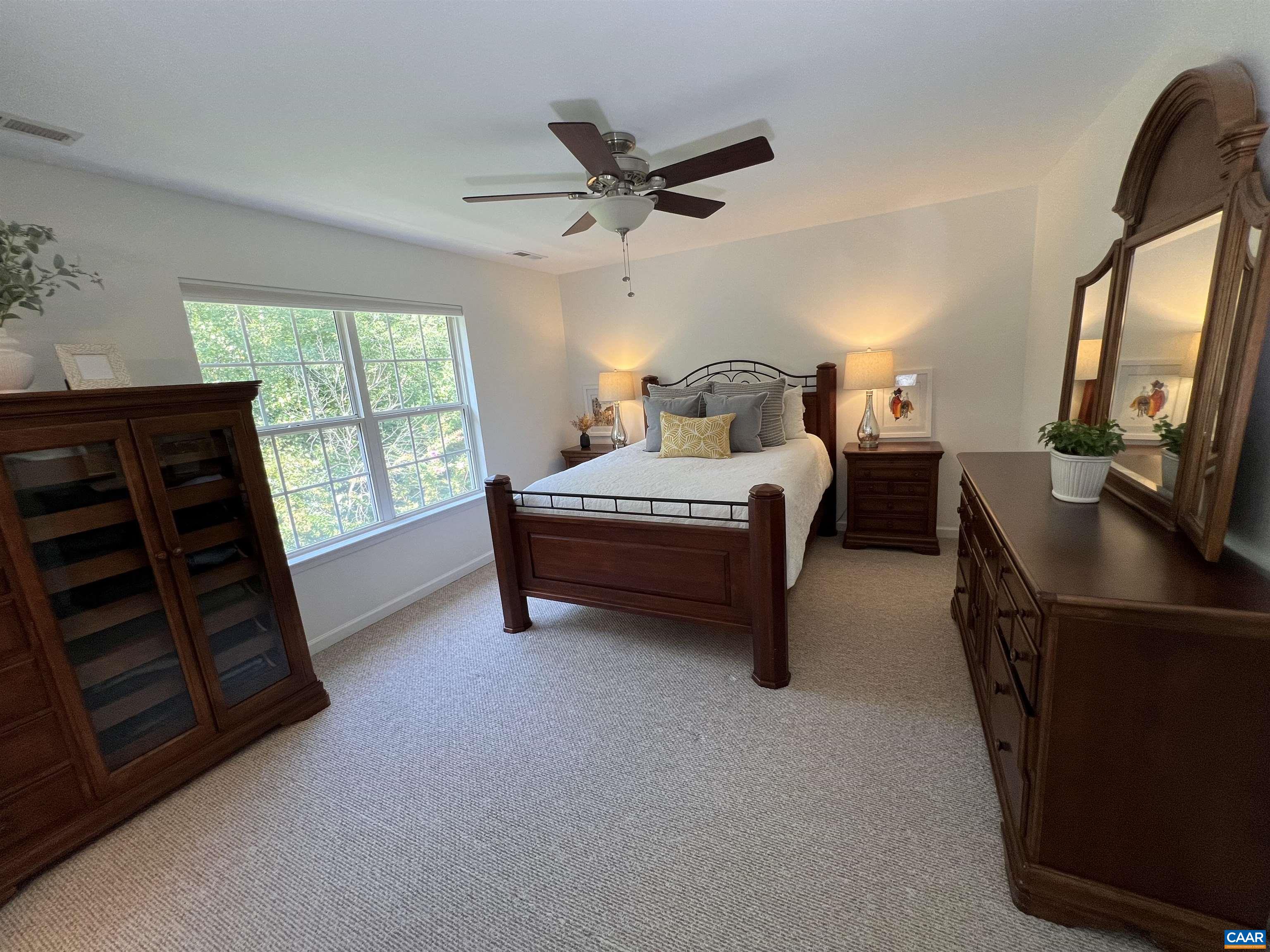 1055 TOWNE LN