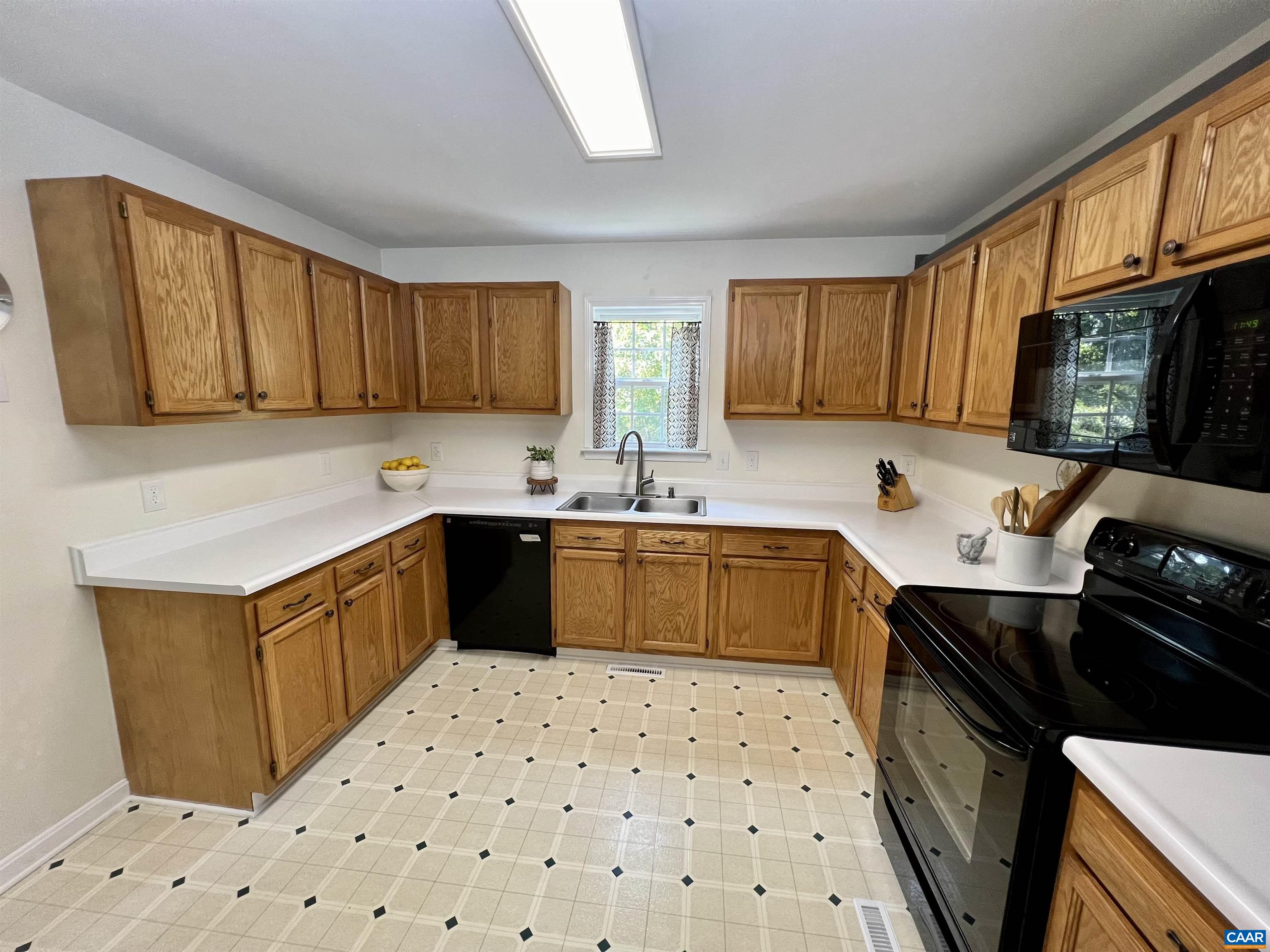 1055 TOWNE LN