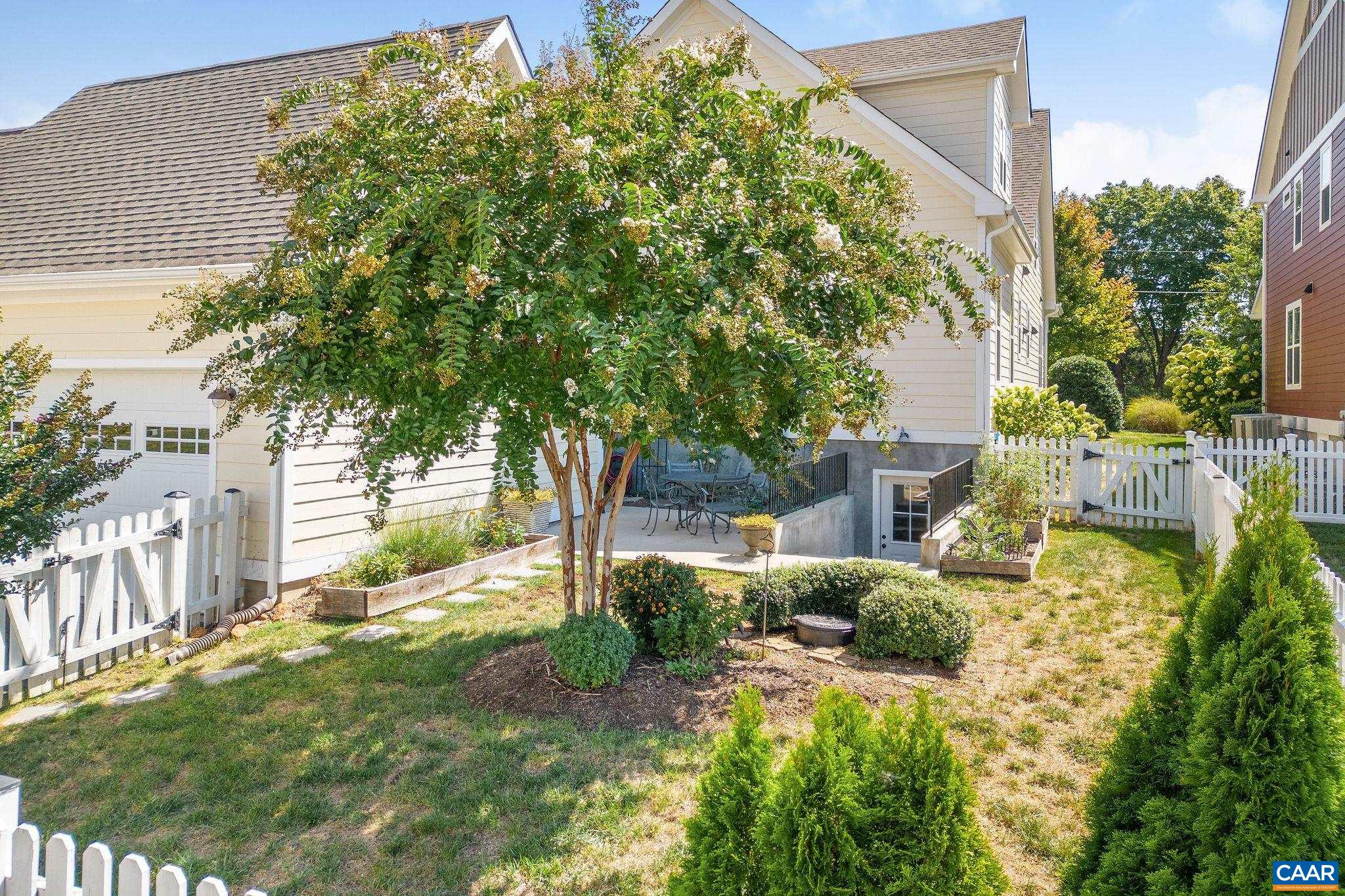 918 HADEN LN
