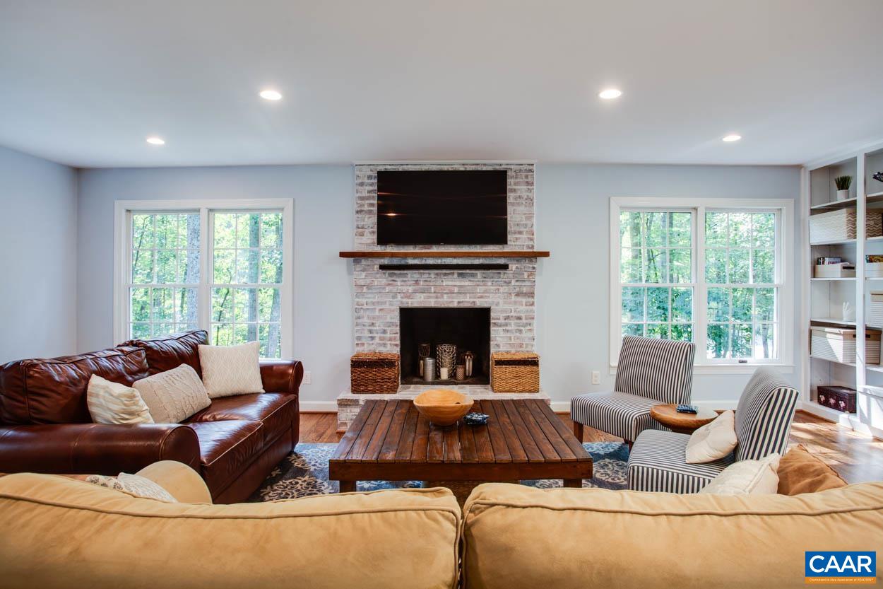 2800 OLD OAKS SPUR