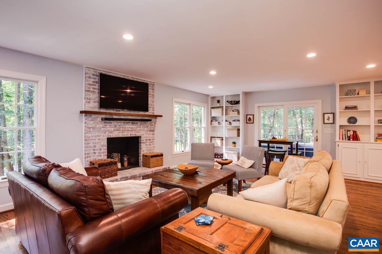 2800 OLD OAKS SPUR