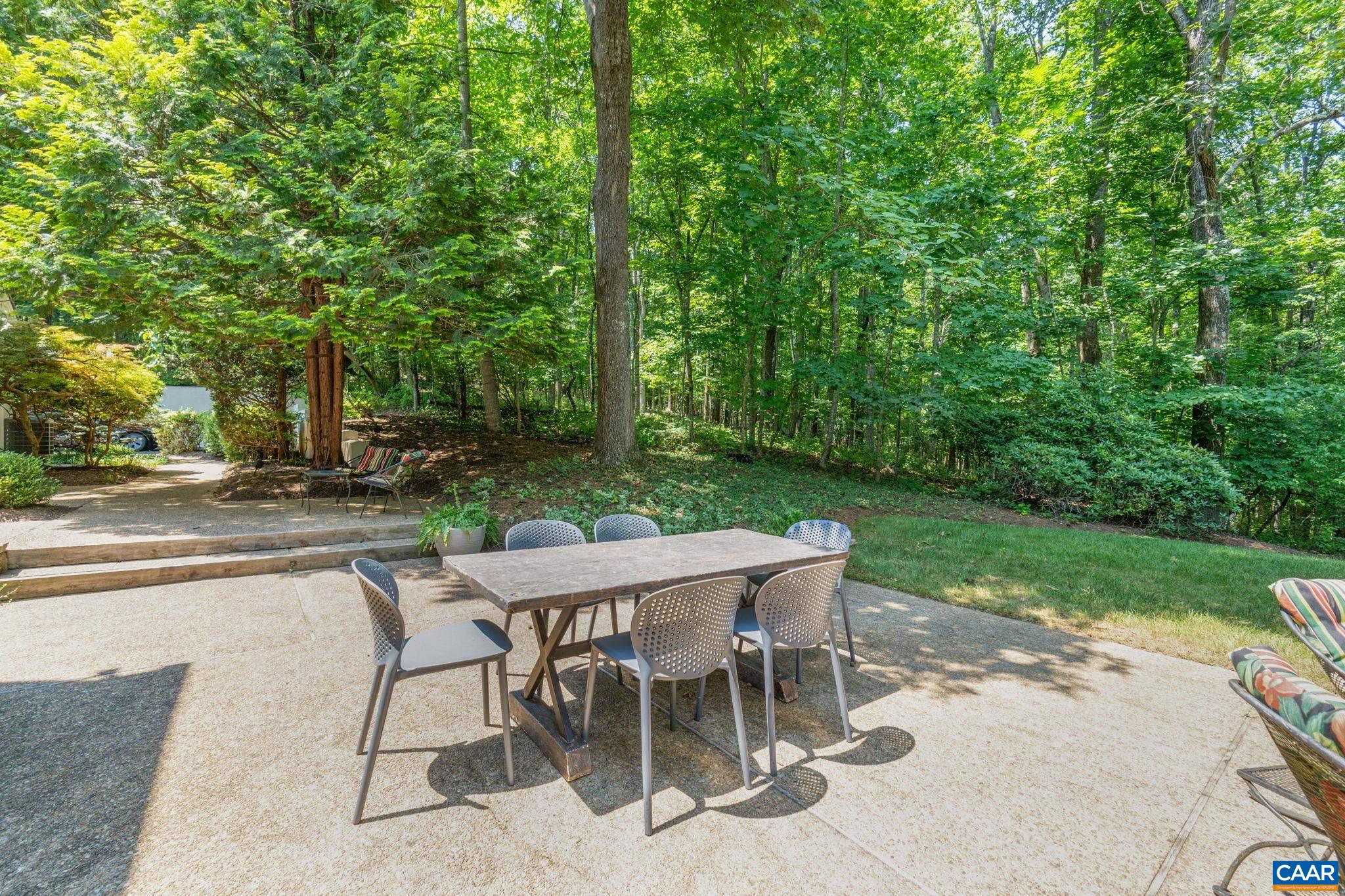 500 LOBLOLLY LN