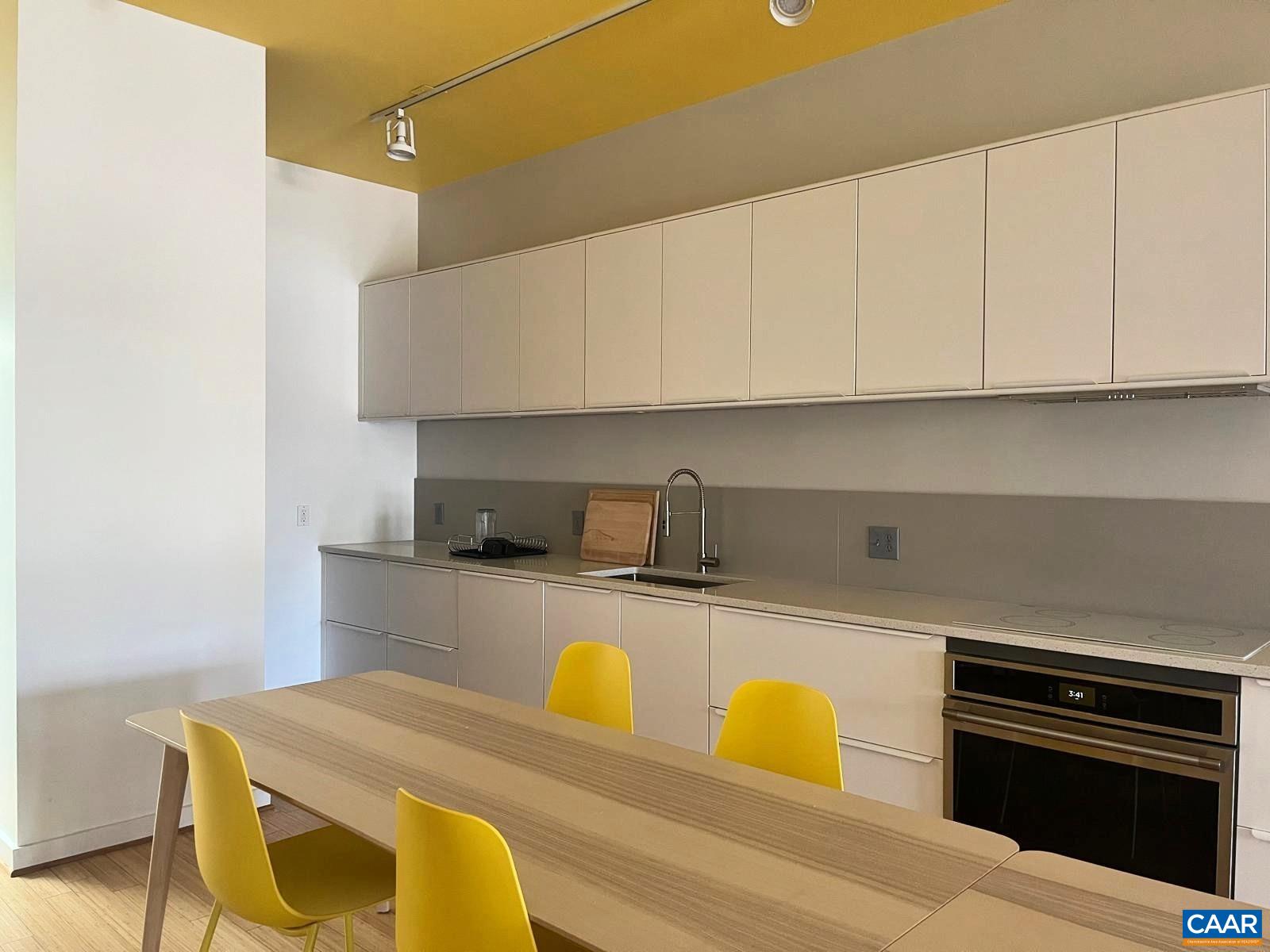 820 E HIGH ST Unit: 11