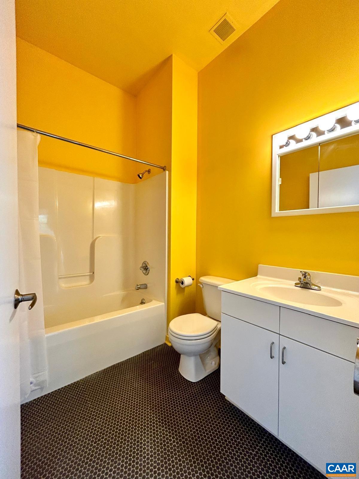 820 E HIGH ST Unit: 11