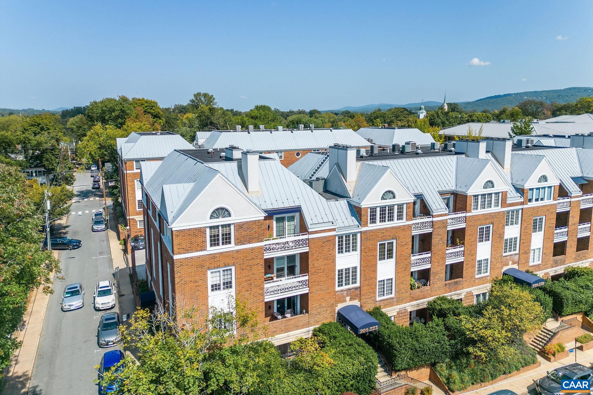 207 EAST JEFFERSON ST Unit: 4-5