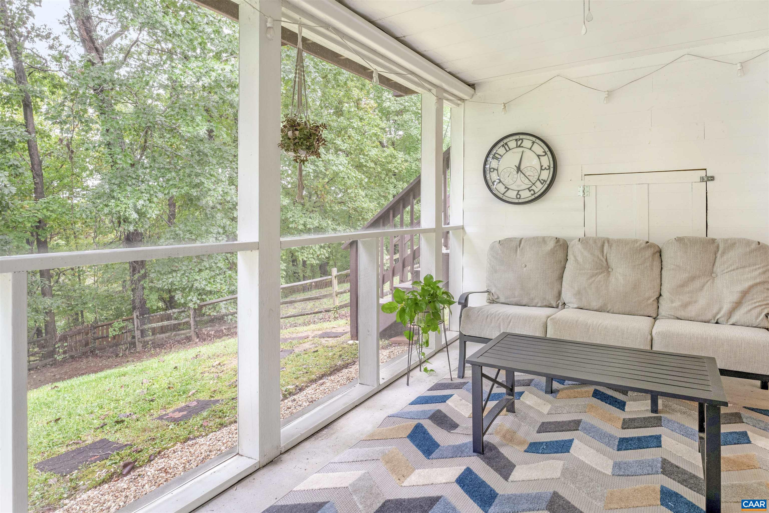 1186 FOXCHASE RDG