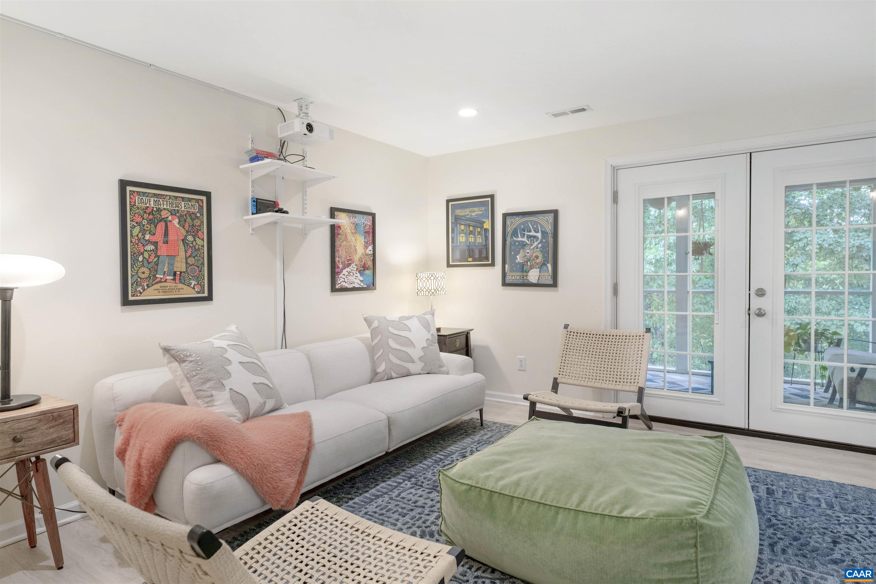 1186 FOXCHASE RDG